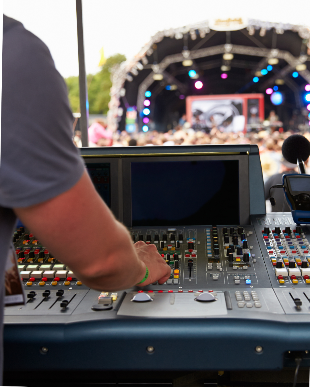   Live Event Partnerships   
We partner with corporations, non-profits, and municipalities to concept, curate, and execute high-quality events—from benefit concerts and festivals and community celebrations. Our team manages every detail, ensuring a s