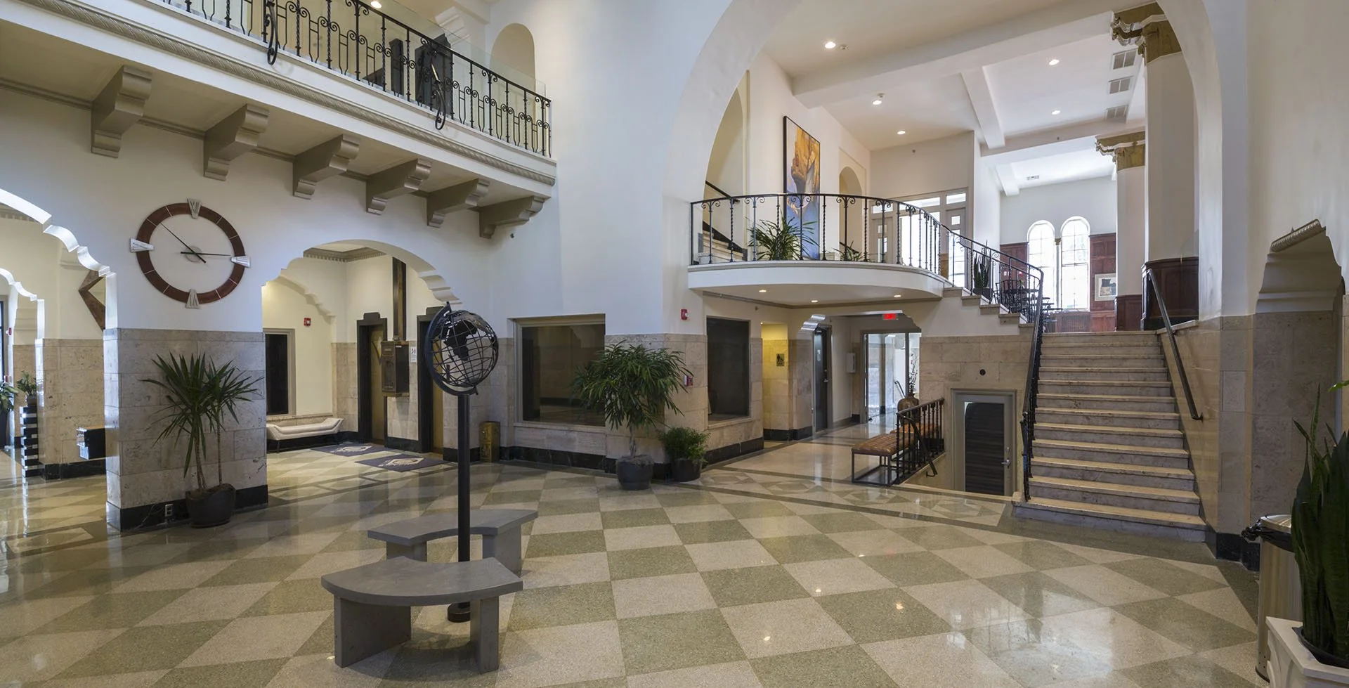 Ponce_lobby_1.jpg