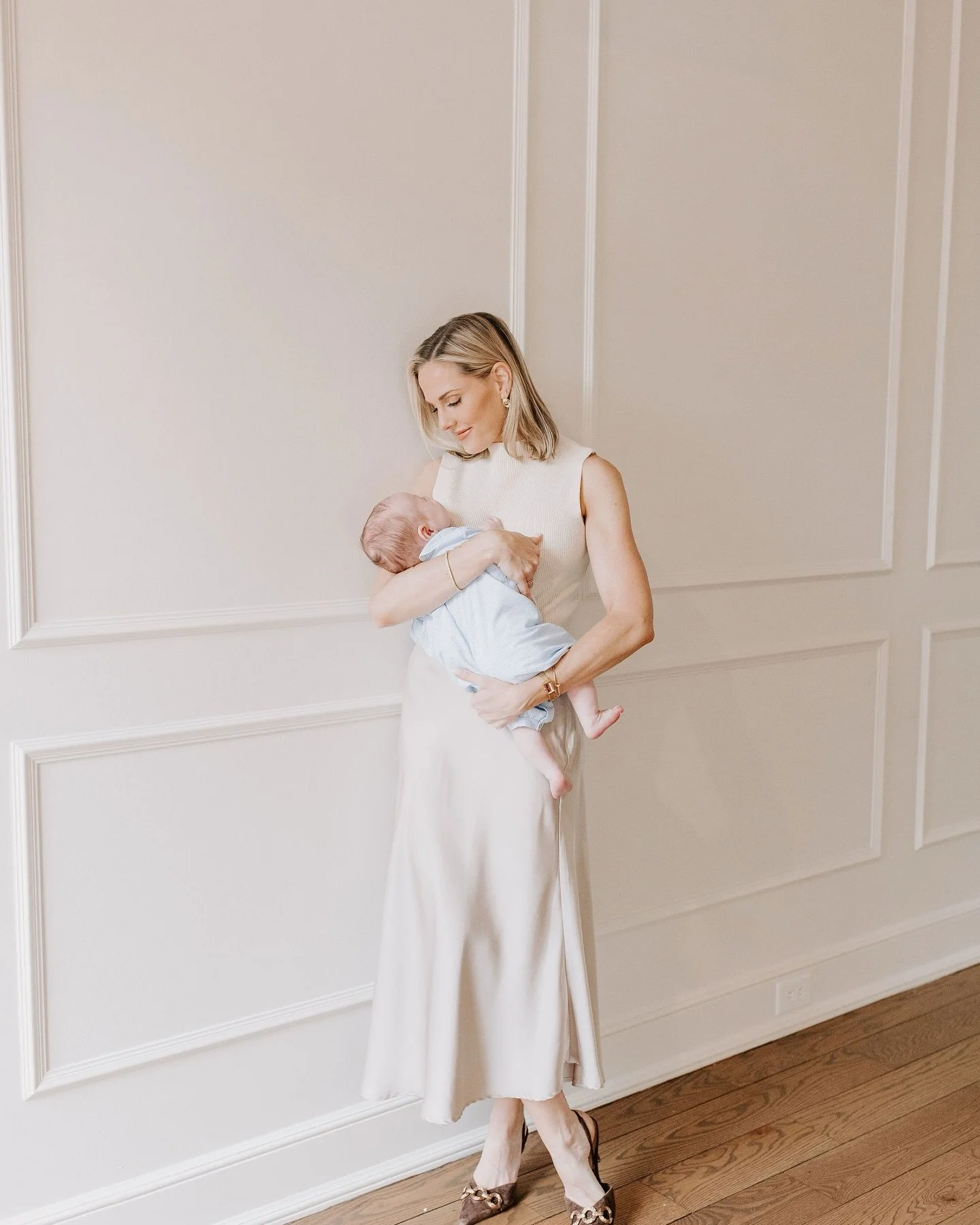 The beautiful Hogan family welcomed their newest sweet boy just in time to move into their new home. Love capturing this family in all of their seasons.