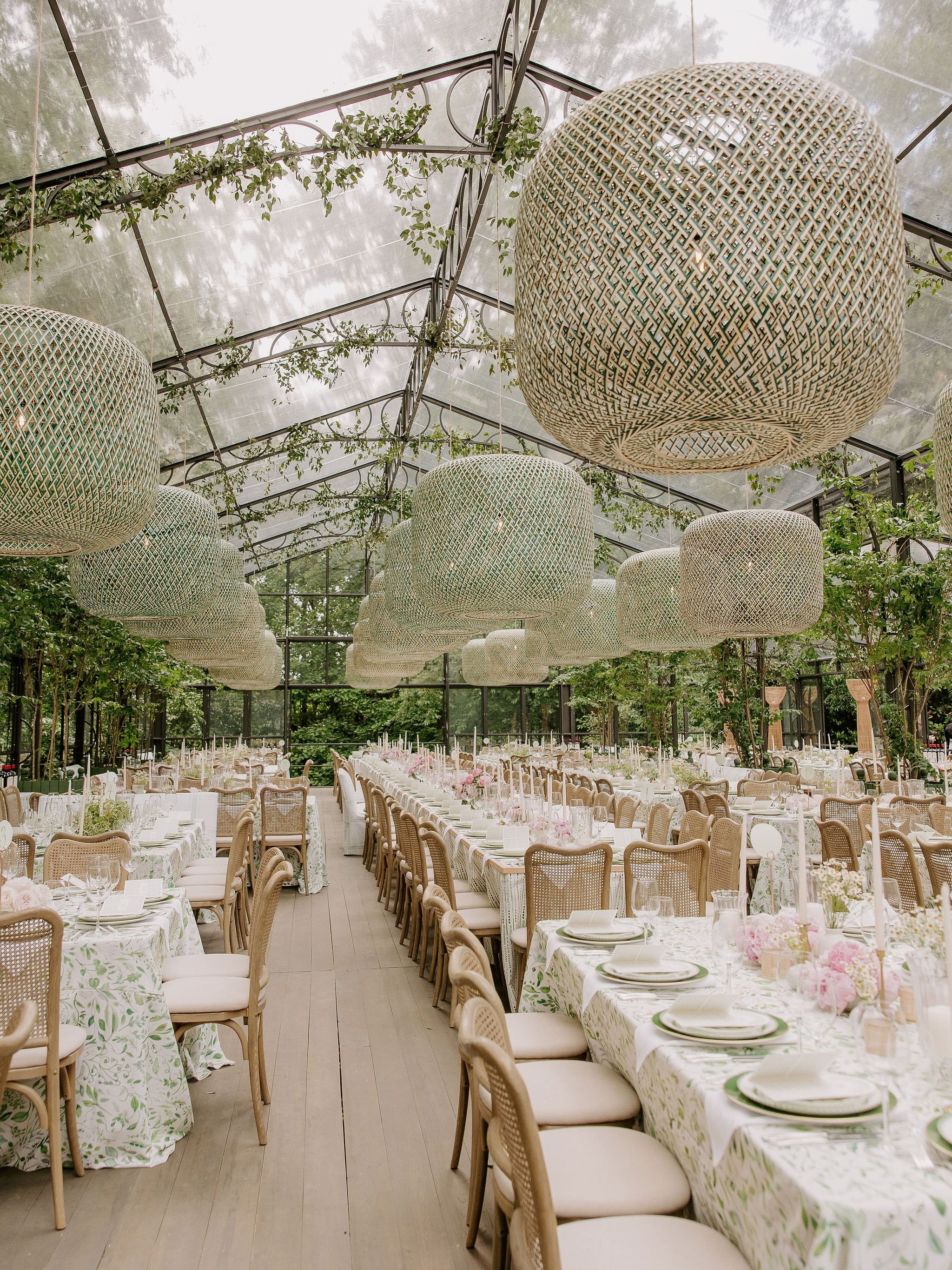 This 👏🏼 reception 👏🏼 left no detail missed. This glass structure was built on site to fit the backyard, custom woven light fixtures, handmade artwork for the linens and the list goes on and on. The guests then transitioned via second line to a co