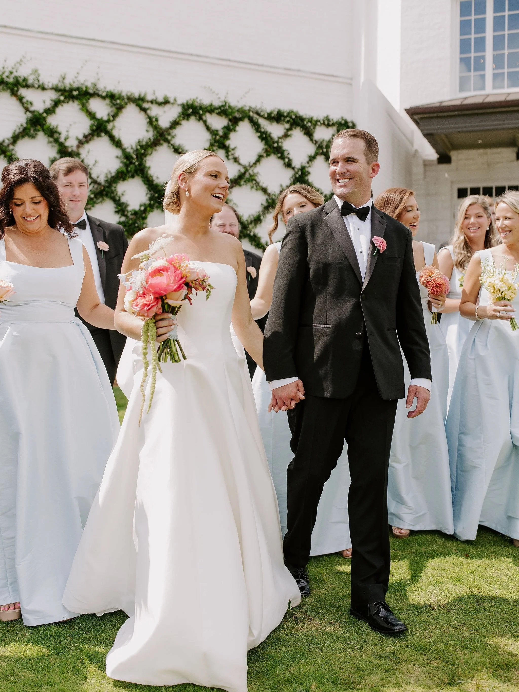 So many thoughtful details for Katie and Doug&rsquo;s wedding day. My personal favorites were the scalloped edging on the cocktail hour tables and personalized golf green flag. Loved spending the weekend with these two!

Amazing vendor team below:
We