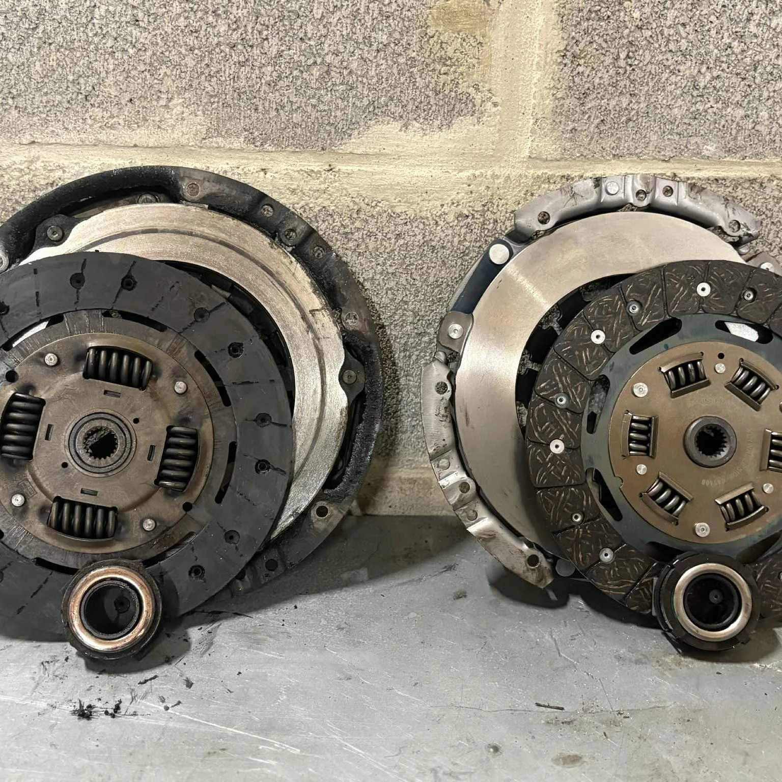 𝙍𝙚𝙢𝙥𝙡𝙖𝙘𝙚𝙢𝙚𝙣𝙩 𝙙&rsquo;𝙪𝙣 𝙚𝙢𝙗𝙧𝙖𝙮𝙖𝙜𝙚 : 𝙘𝙤𝙢𝙢𝙚𝙣𝙩 &ccedil;𝙖 𝙨𝙚 𝙥𝙖𝙨𝙨𝙚 ? 

La semaine pass&eacute;e, nous sommes  aussi intervenus sur l&rsquo;un de nos travaux courants :
le remplacement d&rsquo;un embrayage (une inter