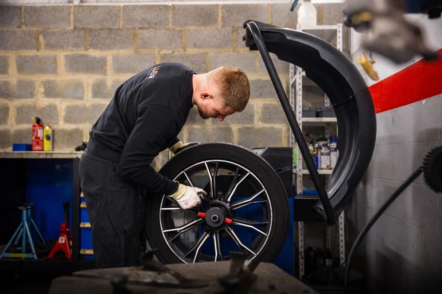 𝐀 𝐥&rsquo;𝐚𝐭𝐞𝐥𝐢𝐞𝐫 ... 

Longtemps silencieux ici, mais notre atelier n&rsquo;a jamais ch&ocirc;m&eacute; ! 😉
On aime aussi vous montrer, de temps en temps, ce qui se passe chez nous.
Du plus petit au plus gros service, on bichonne vos v&eac