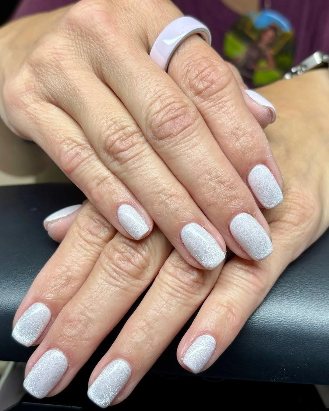A little pearl, a little shimmer, and a whole lot of elegance. 🤍✨ Pearly shimmery nails bring a soft, luminous glow with a magnetic finish that catches the light beautifully.