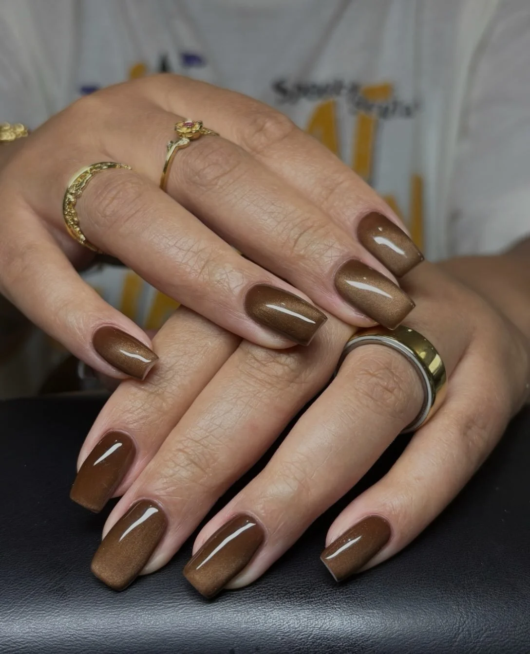 Caramel tones with a little extra glow. 🤎✨ A timeless neutral with a luminous twist.
