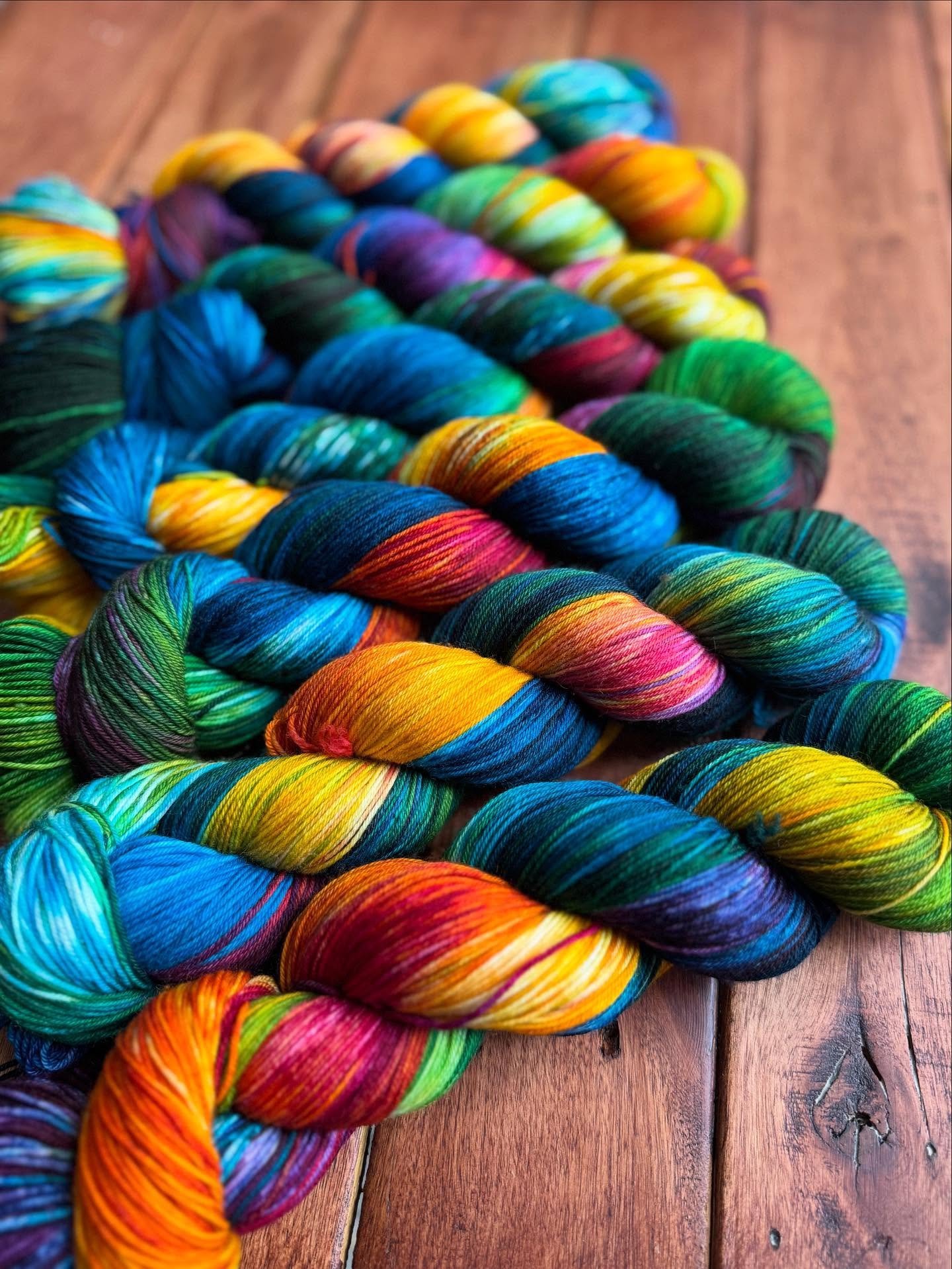 Next week, @yarnymammoth and I will be at @danceswithwoolrva for our trunk show, where you will get to see my and Jeff&rsquo;s yarns. This set was inspired by one of my favorite books of all times: Remarkably Bright Creatures. ❤️❤️