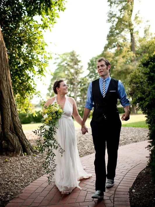 I wish all weddings could be this relaxed and carefree. Personal touches, delicious food, down to earth, and laughter. A lot of laughter. ❤️