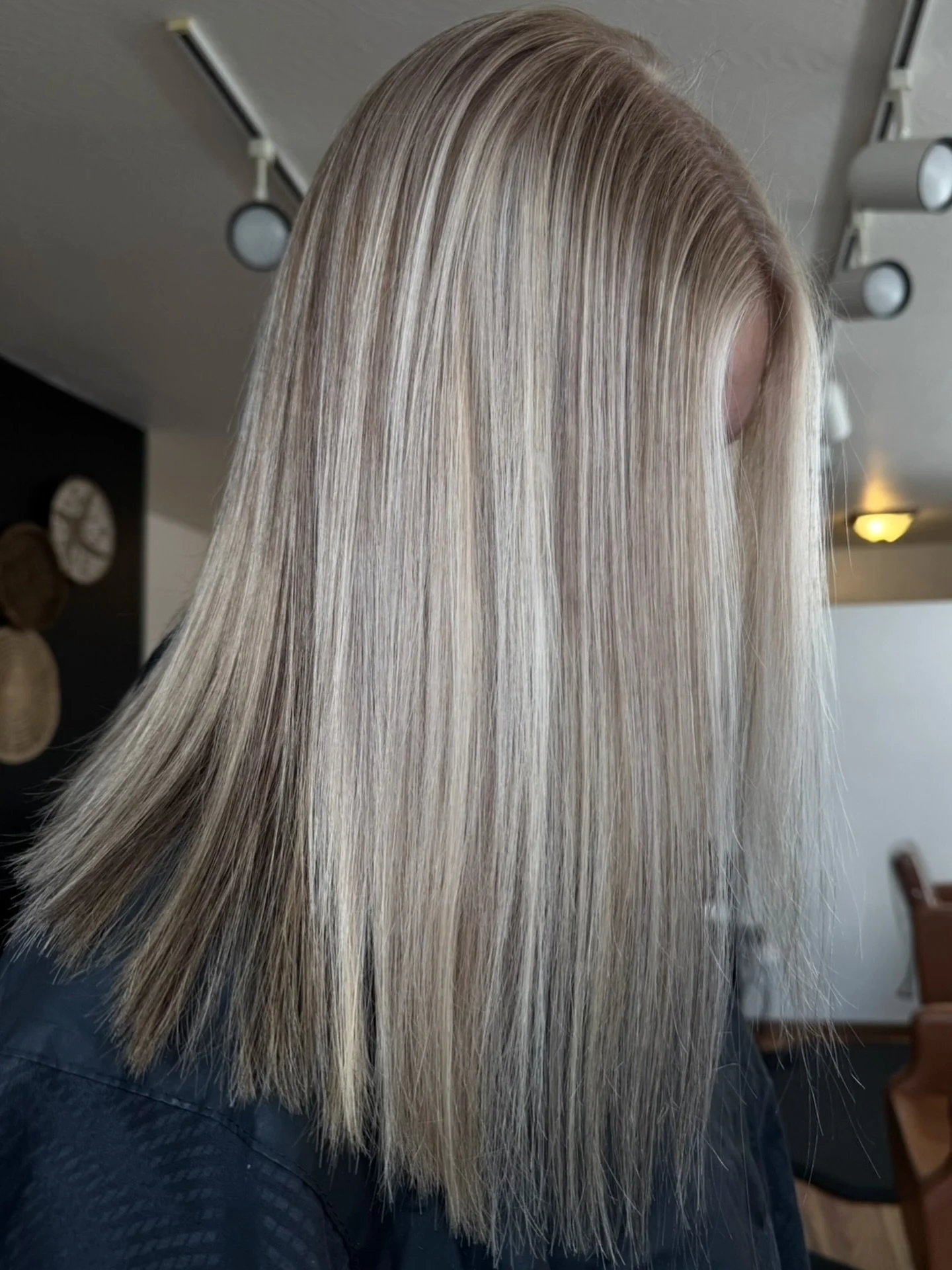 Added tons of lowlights &amp; only 5-6 highlights and are still SO bright! We don&rsquo;t have to use so much bleach at one appointment. Brighty blondes have my heart!! 😍