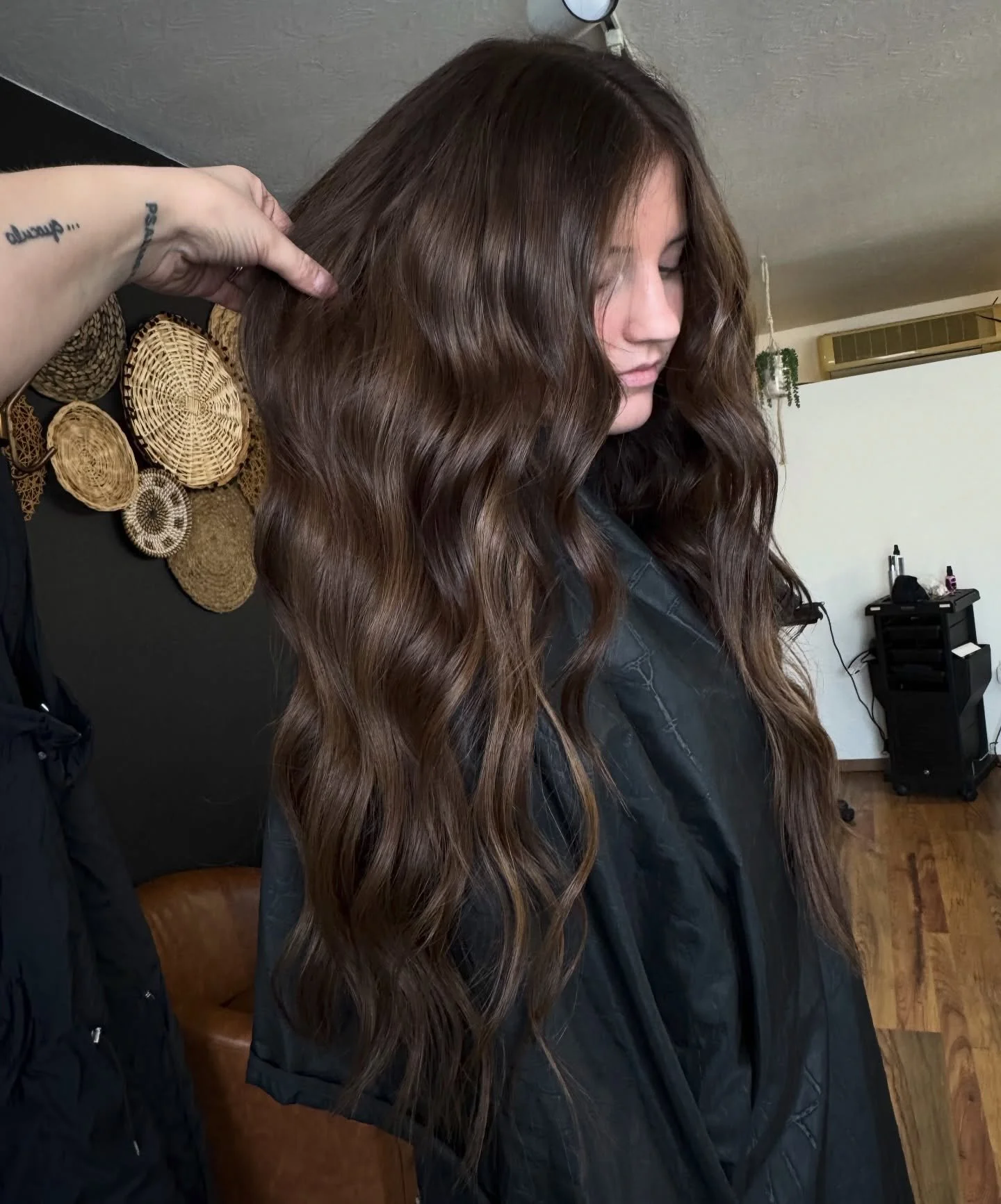 A color and install of 22in extensions is just what a girl needs for a mid winter pick me up🤎🤎