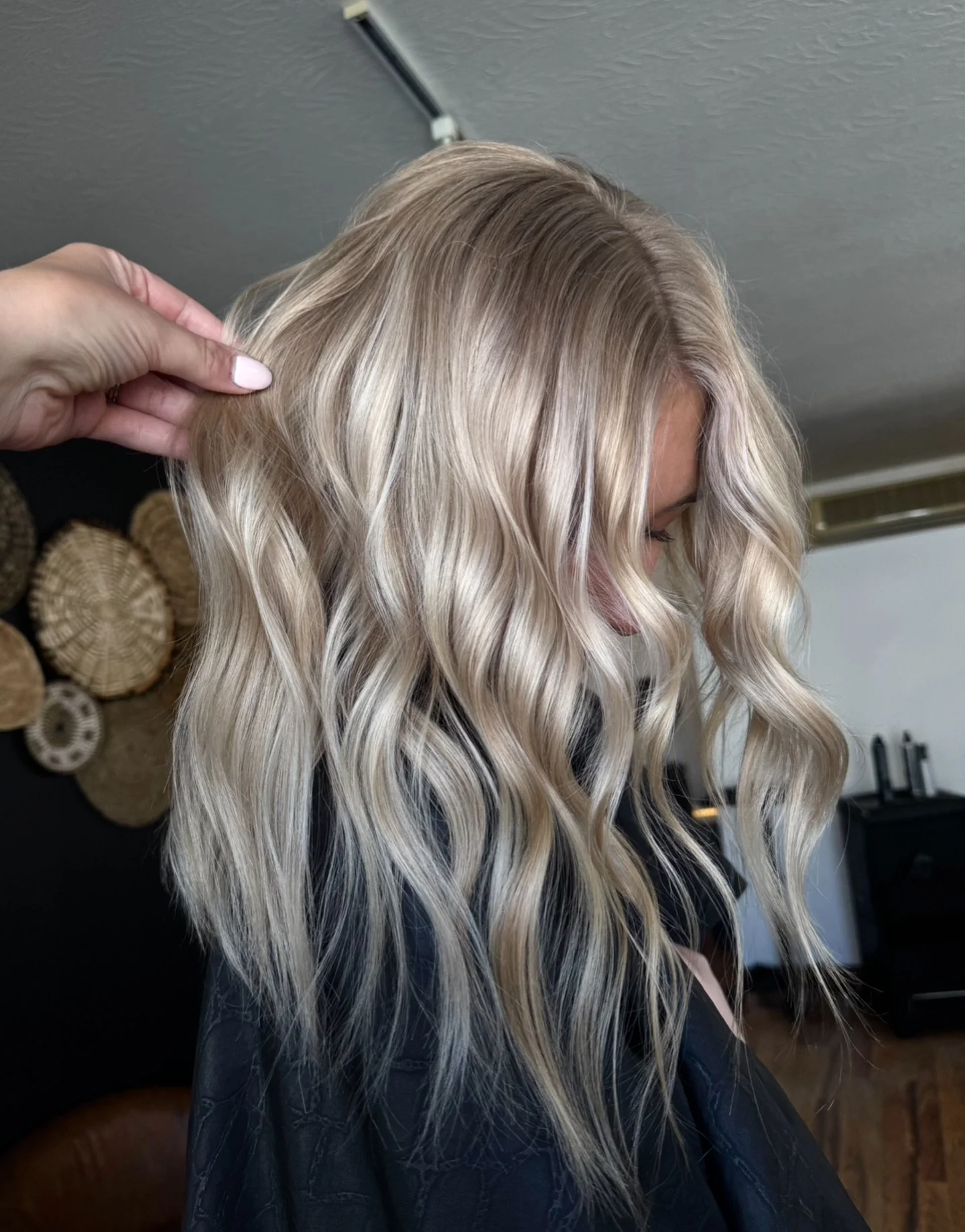 Full highlight so seamless it looks like it grew from her scalp🥳