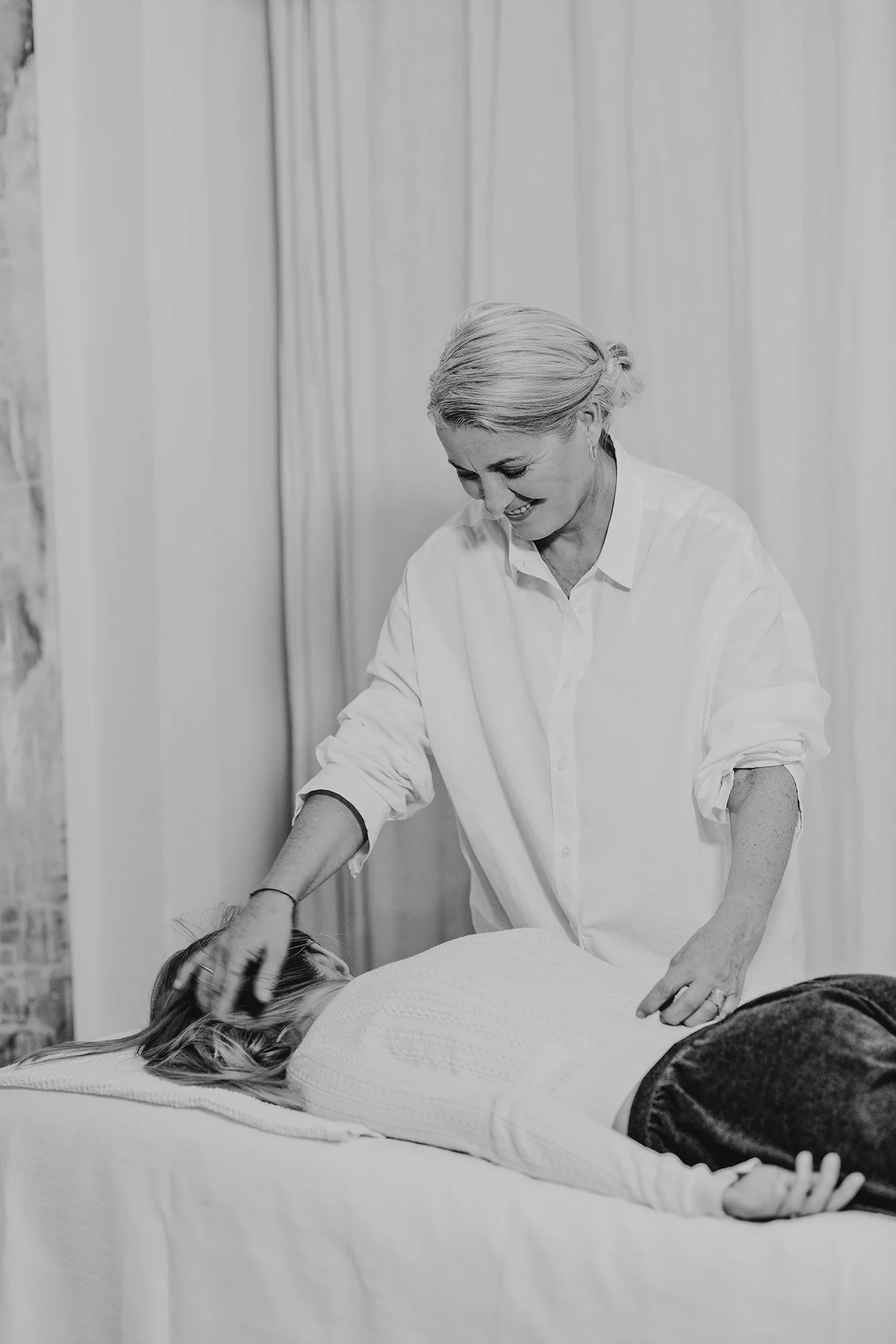 Kit Ballermann giver behandling i klinik i Aalborg