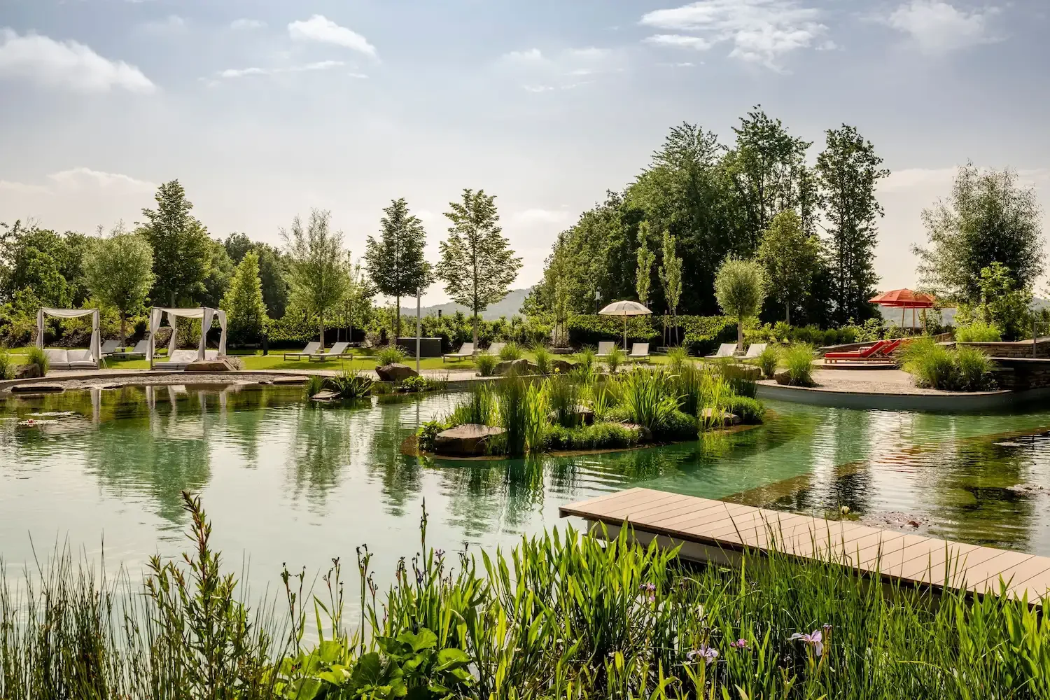 Naturbadeteich im Yoga Hotel