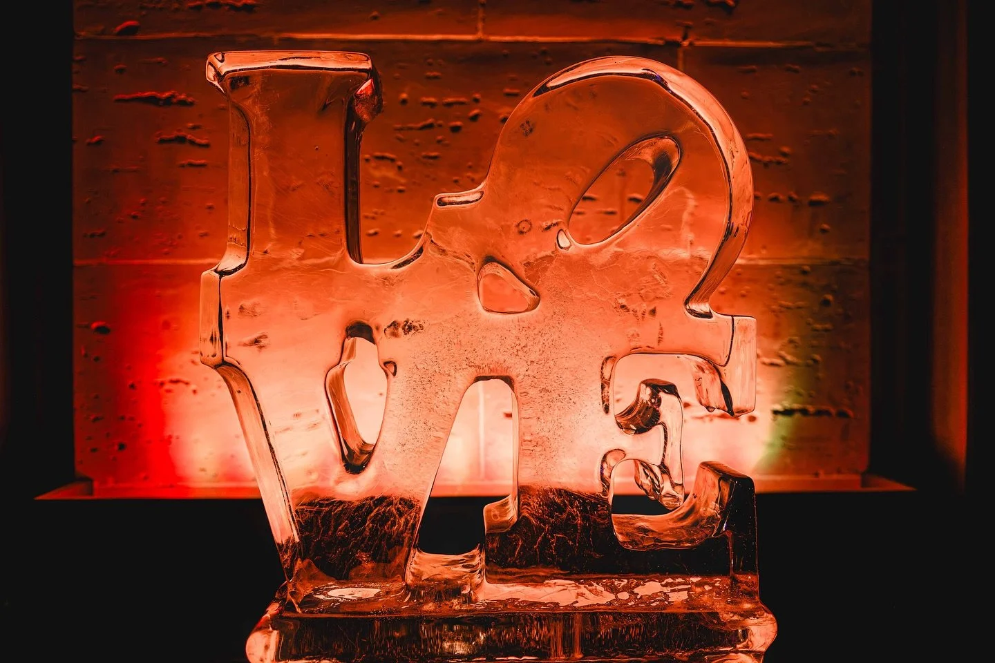 Old City charm, Union Trust glow, and a whole lot of love. A Philly wedding with timeless style and spark.

🔔💞🧊🔥

#UnionTrustWedding #PhiladelphiaWeddingPhotographer #OldCityPhiladelphia #PhillyWeddings #PAWeddingVenue