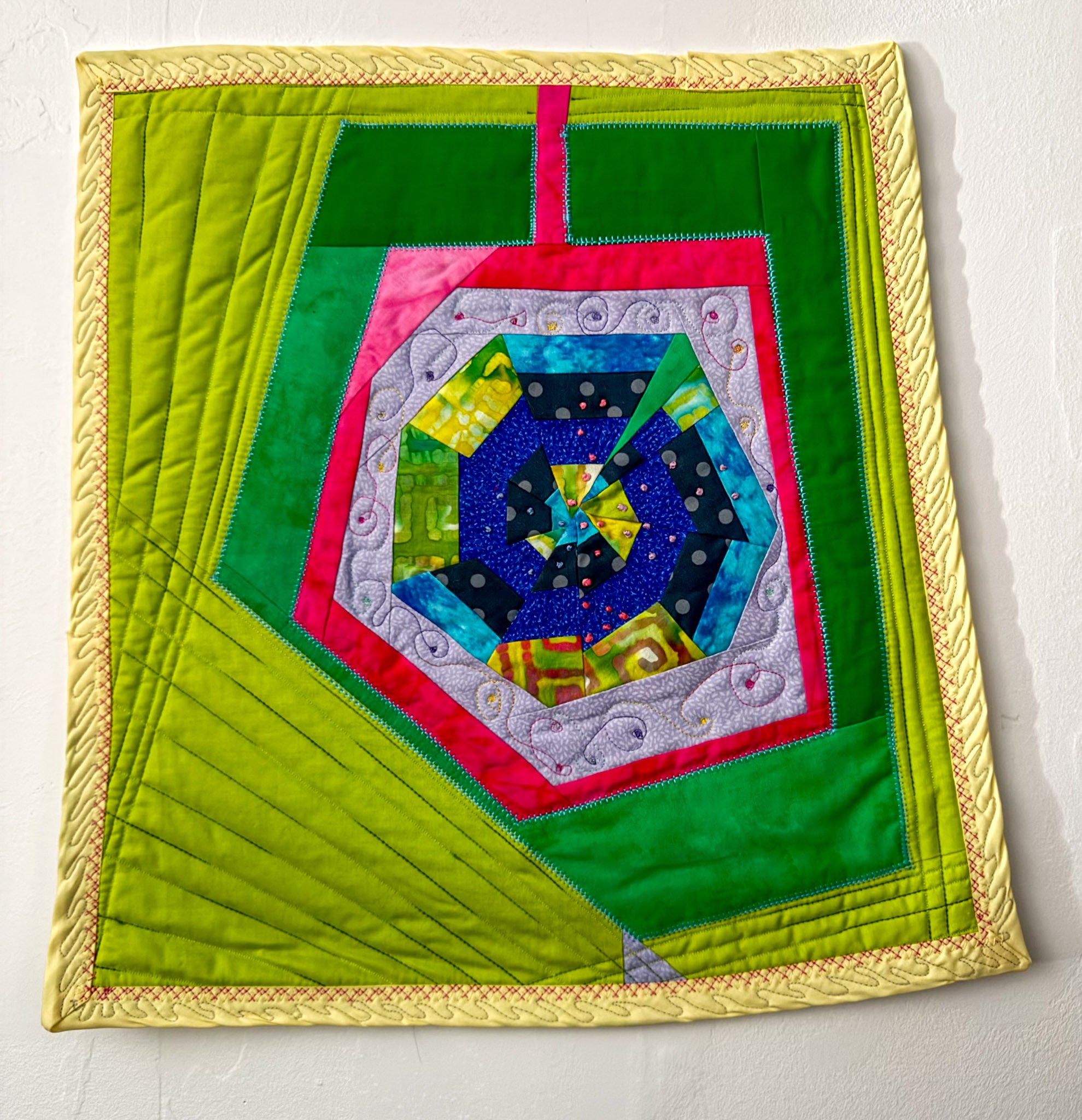 Diatom 51 (2019) 18" x18"