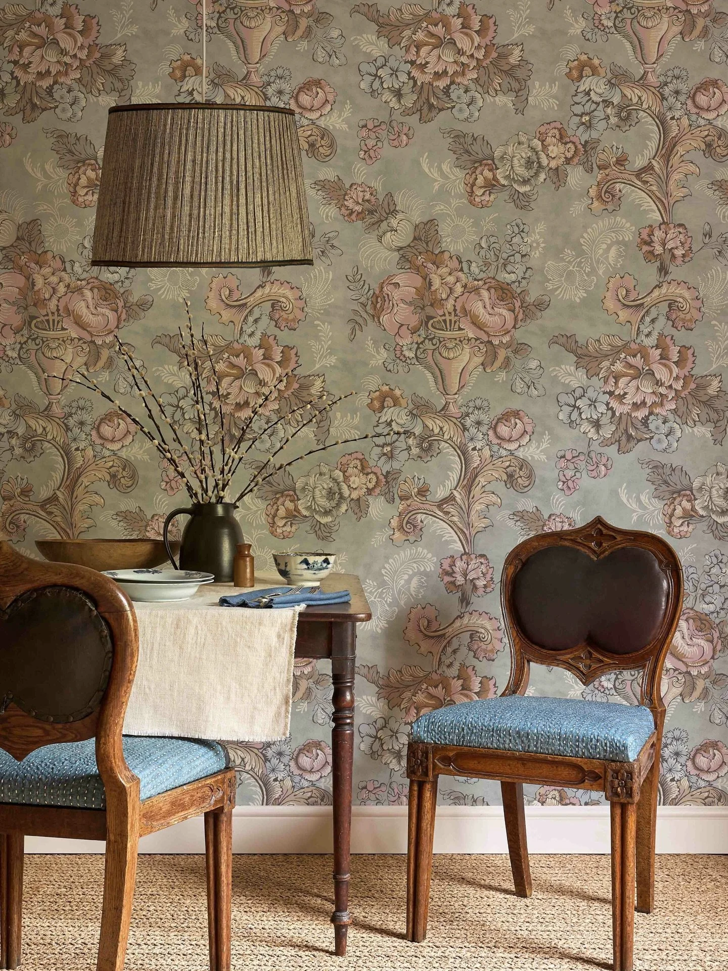 Happy WALLPAPER Wednesday ~ featuring Georgia from Lewis &amp; Wood&rsquo;s History Papers collection

Based on a wallpaper discovered in 1966 by Philip Jebb, father of Lewis &amp; Wood&rsquo;s Creative Director Magdalen Jebb, in a derelict building 