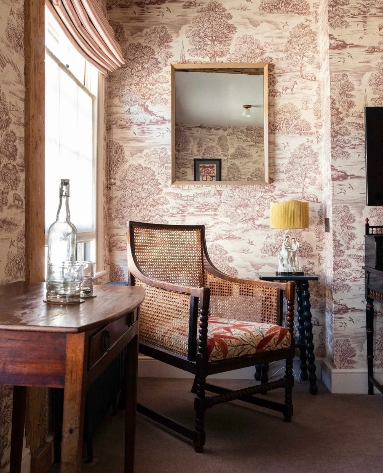 Wallpaper Wednesday ft. Royal Oak

Andrew Davidson, the artist behind Royal Oak, lives a stone&rsquo;s throw away from the Lewis &amp; Wood mill in the Cotswolds. 

What started out as a small wood engraving, grew into a full scale English toile. Her