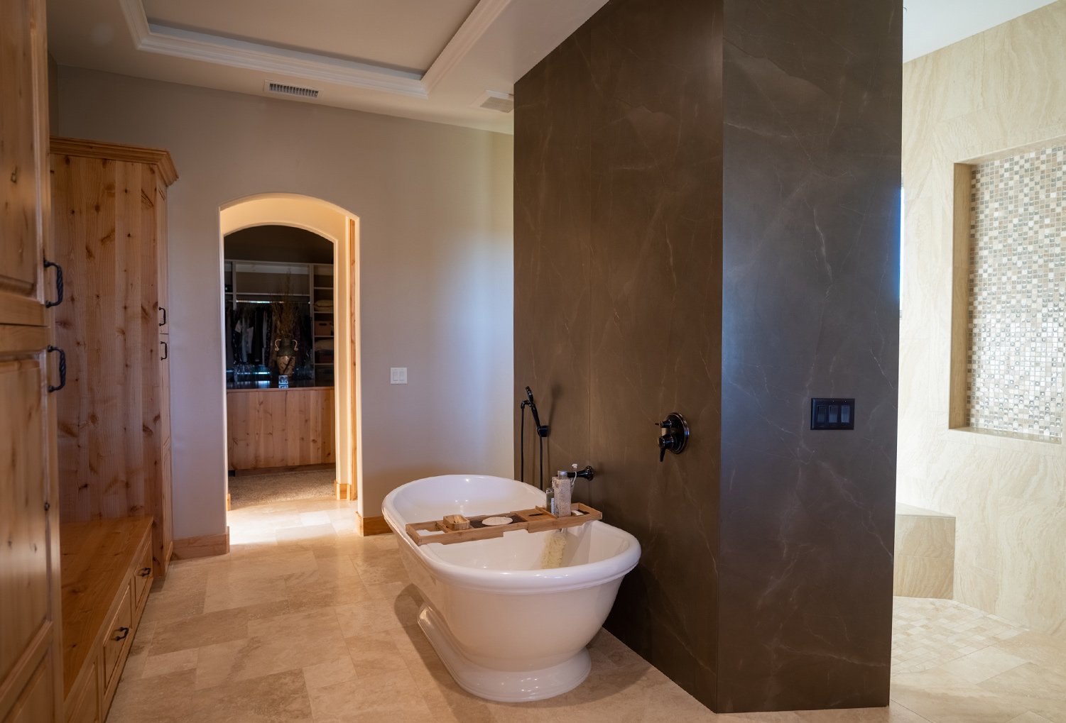 607a11530927712e0b87ccf1_ORMONDE_CONSTRUCTION_CUSTOM_HOMES_CENTRAL_COAST_TUSCAN_BATHROOM.jpg