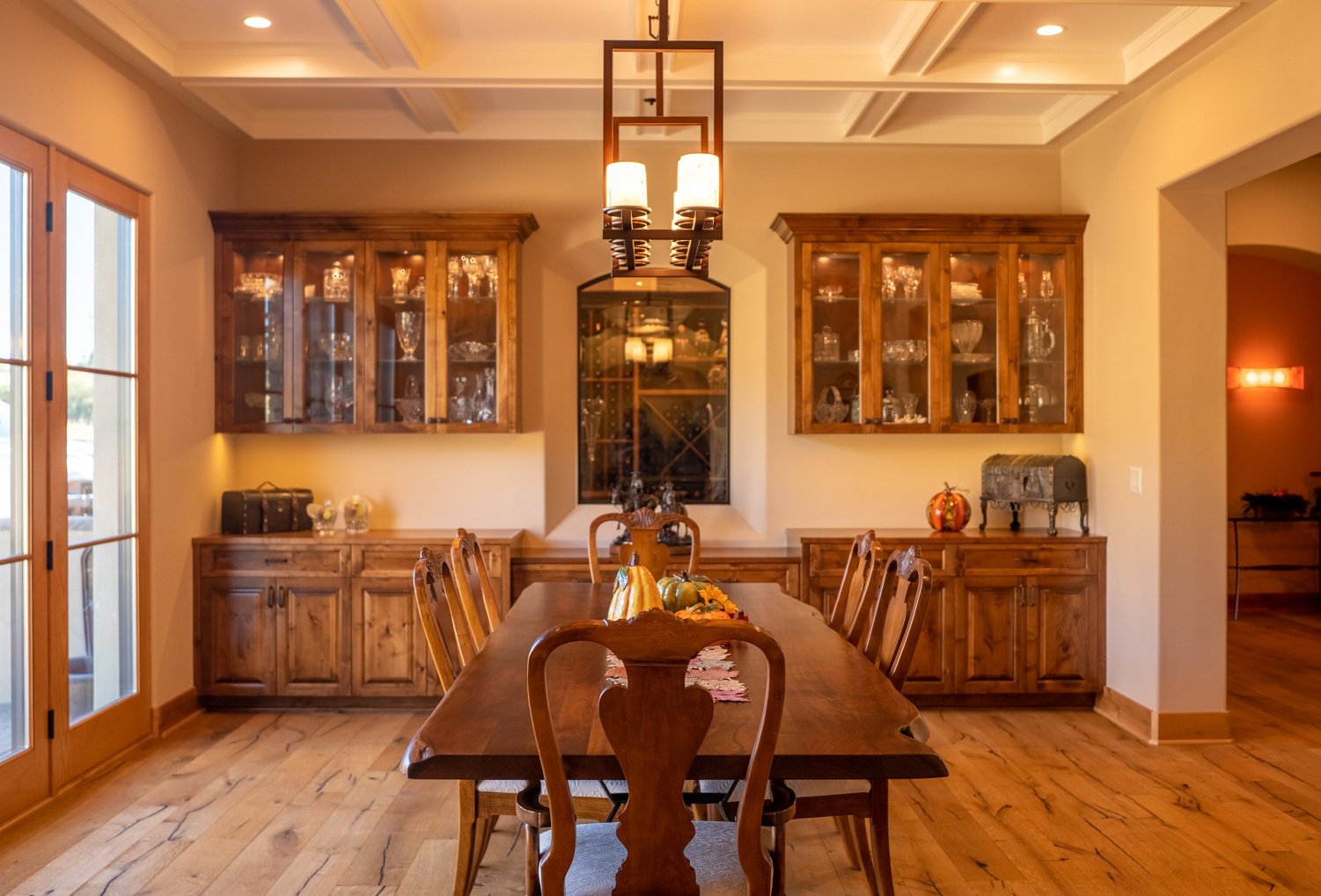 607a1153092771581187cc87_ORMONDE_CONSTRUCTION_CUSTOM_HOMES_CENTRAL_COAST_SANTA_YSABEL_DINING_ROOM.jpg