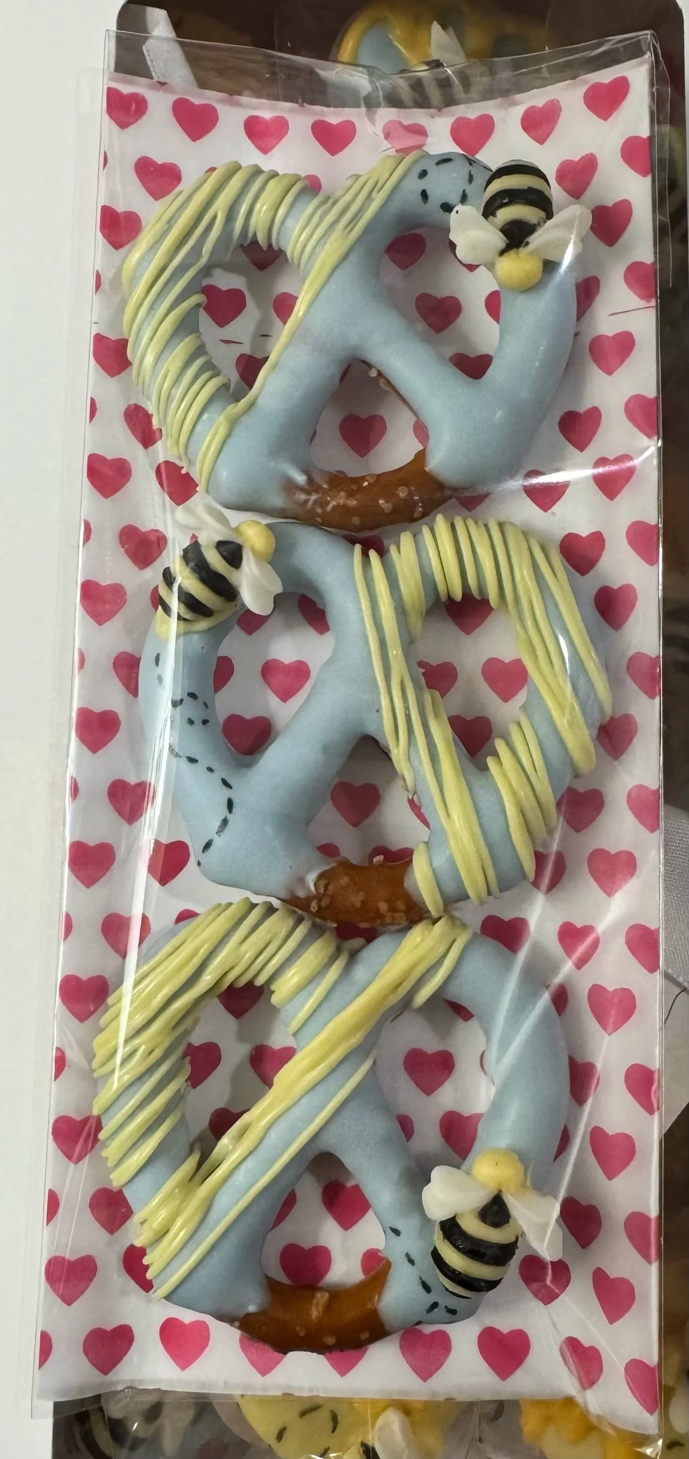 Pretzel twist box - 1 dozen