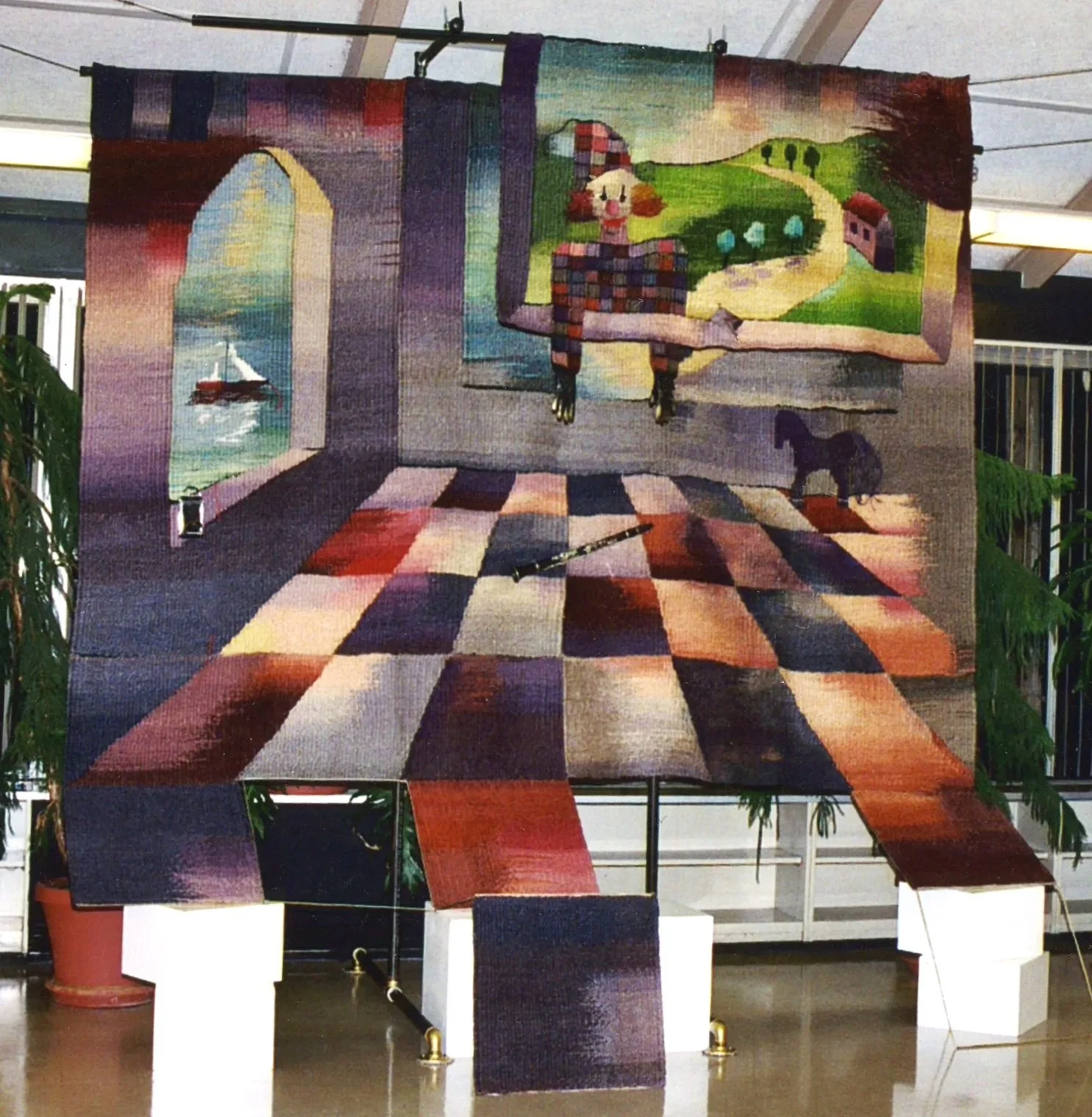 Clown Traveling (Pajaco The Clown and Panels)
Sisal Fiber
12' x 10'