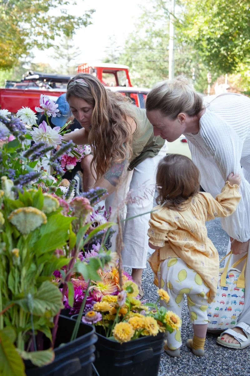 Alisa helping clients choose the perfect stems.