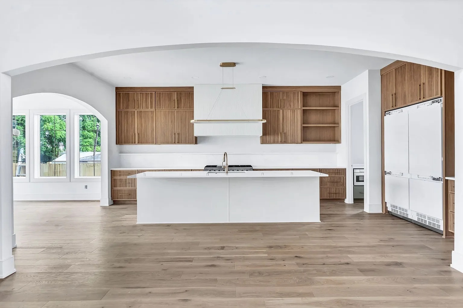 Arch openings to kitchen 