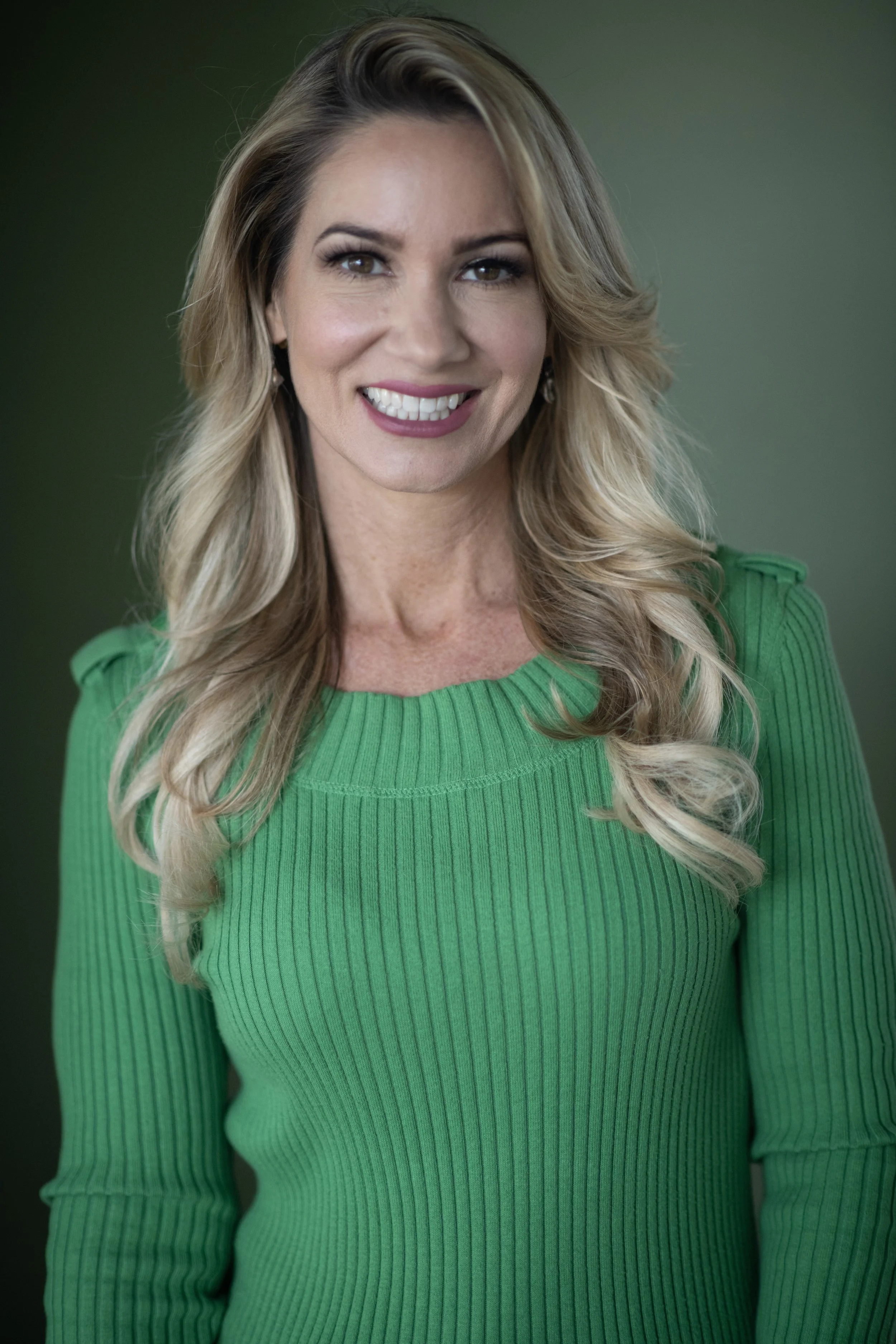 A portrait of Live Seller Coach, Antonia from Live Seller Hosting Academy, a course for creators who want to make money via live social selling.