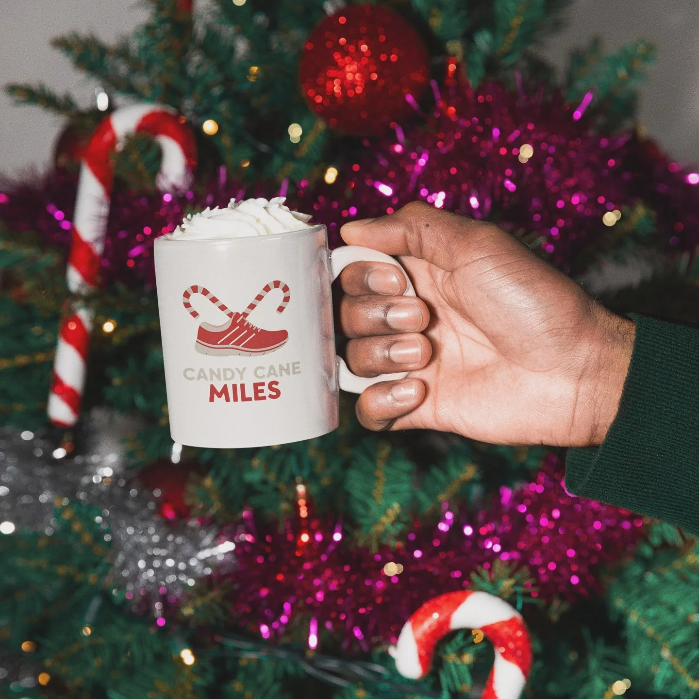 Candy Cane Miles are officially in season ✨🎄
Hot cocoa in one hand, holiday miles in the legs ☕️👟
Perfect mug for every festive runner ❄️

✨ Shop the Christmas Drop now!

#christmasrunner #runnermug #runninggifts #runnerlife #christmasdrop #holiday