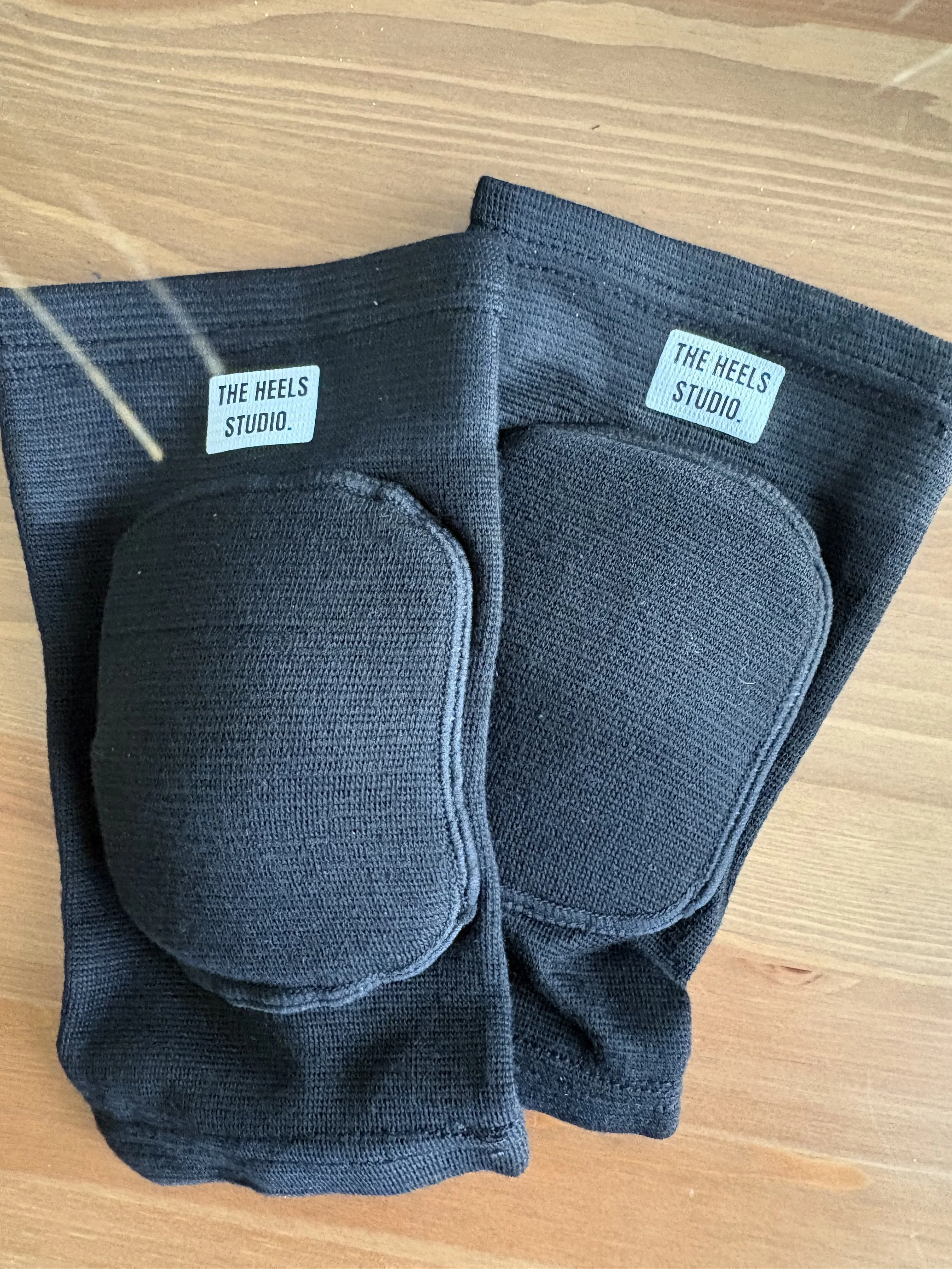 CUSTOM kneepads.jpeg