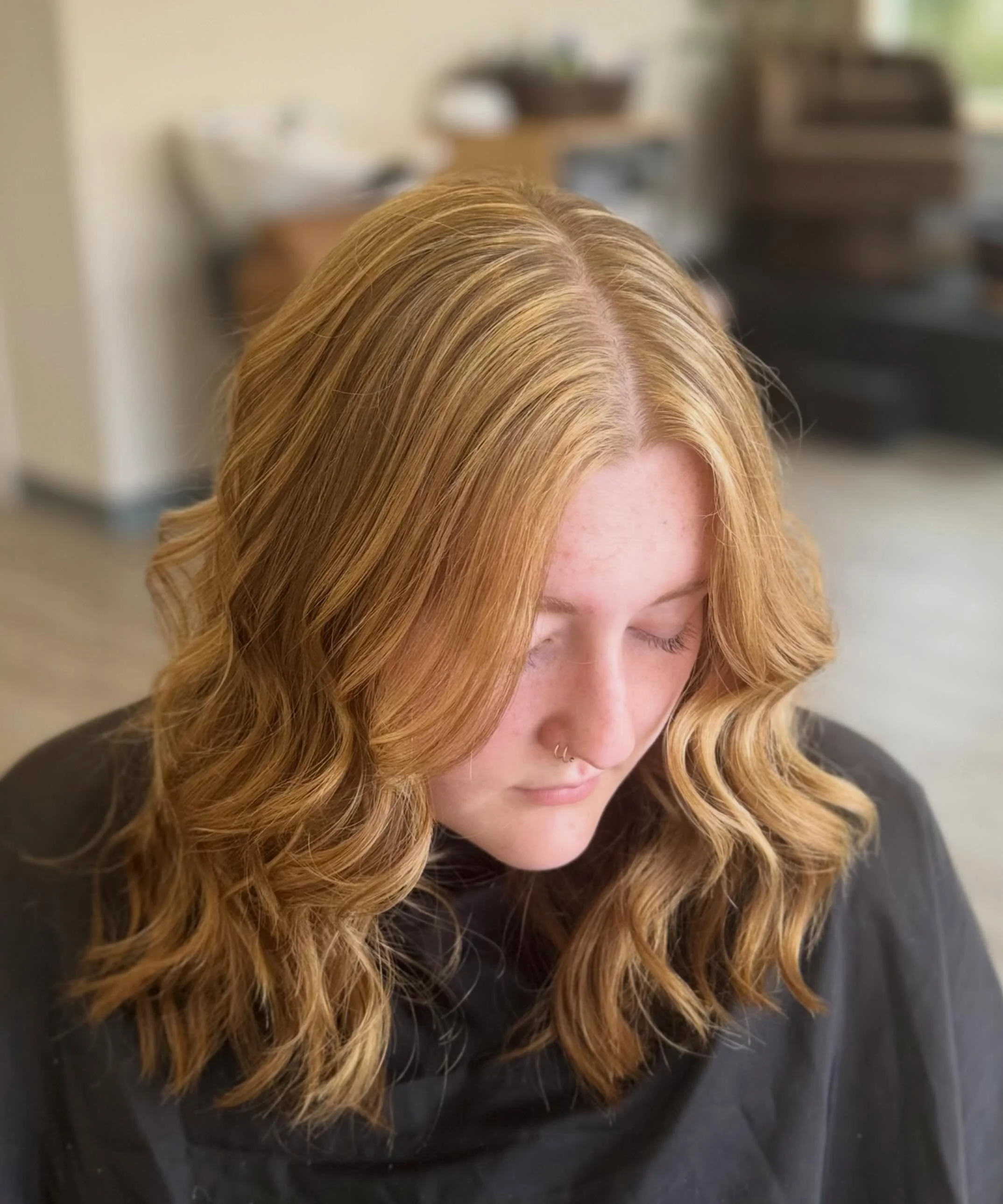 Warm tones, soft shine, luxury finish.

#copperhair #belfastmaine #luxuryhair #shadesandco #behindthechair