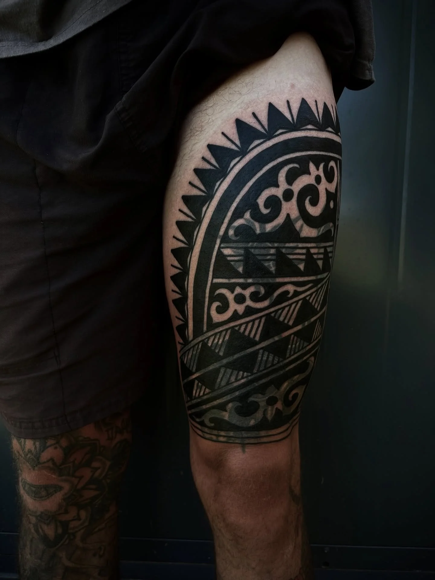 @murphy.campbell.tattoo came down from the Sunny Coast to spend a couple of days in the cabin, going over some old tattoos on his thigh, drawn on. Thanks so much mate!