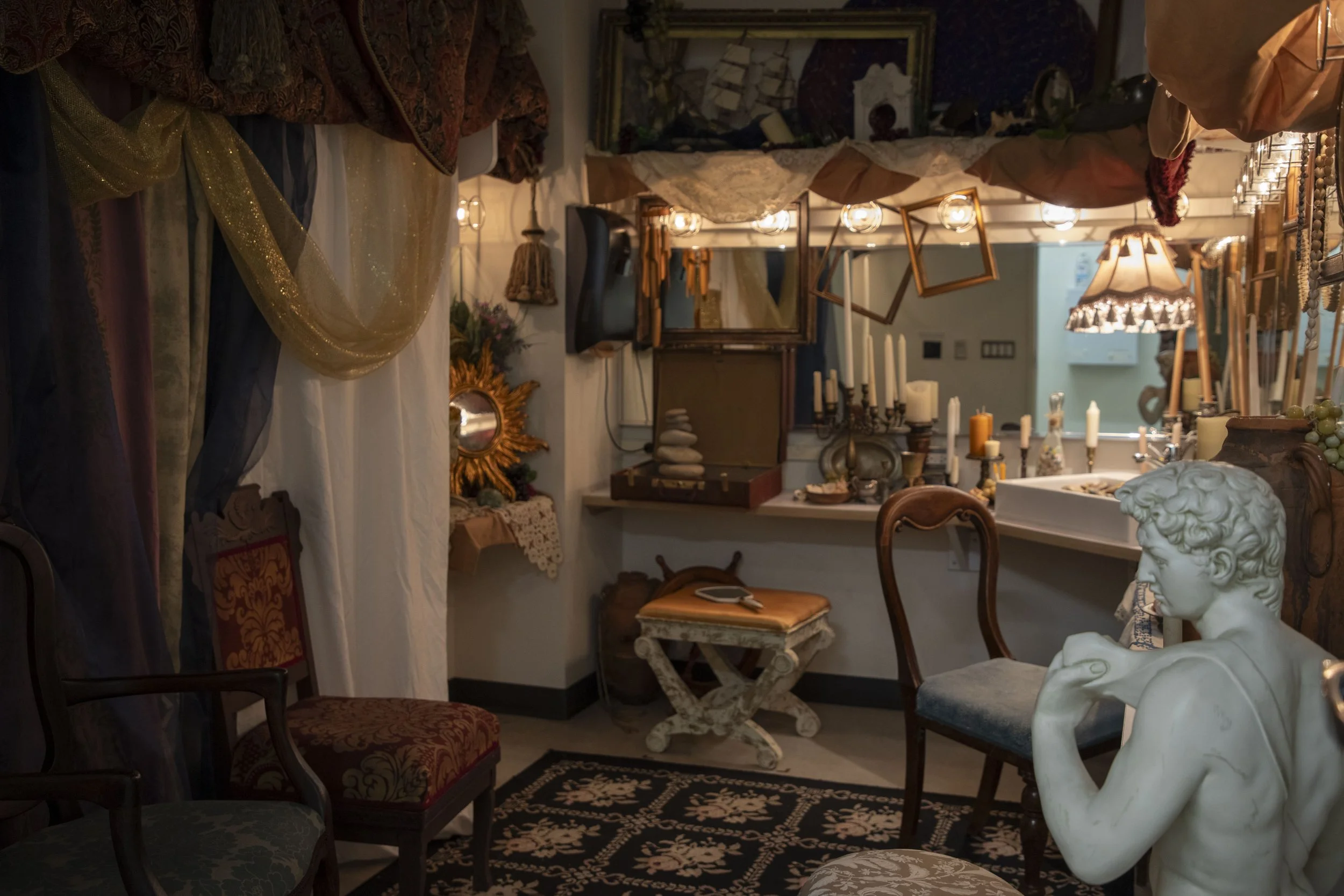 DRESSING ROOM_16.JPG