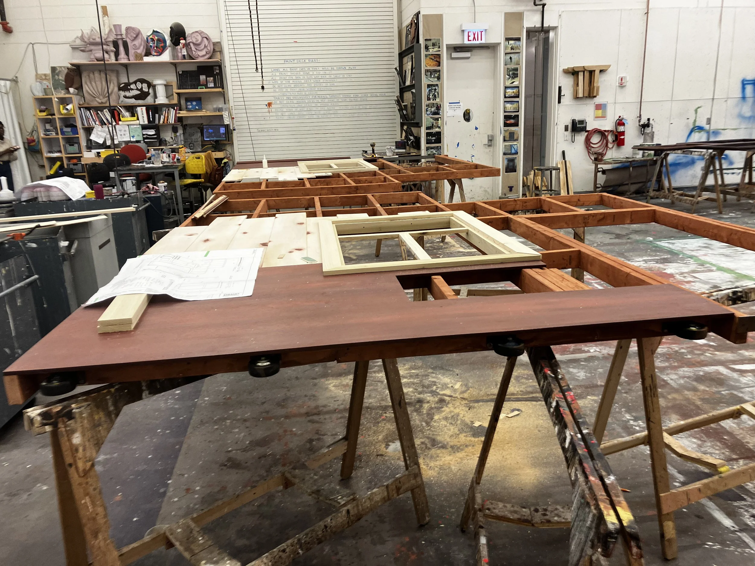 Tracking walls finishing paint