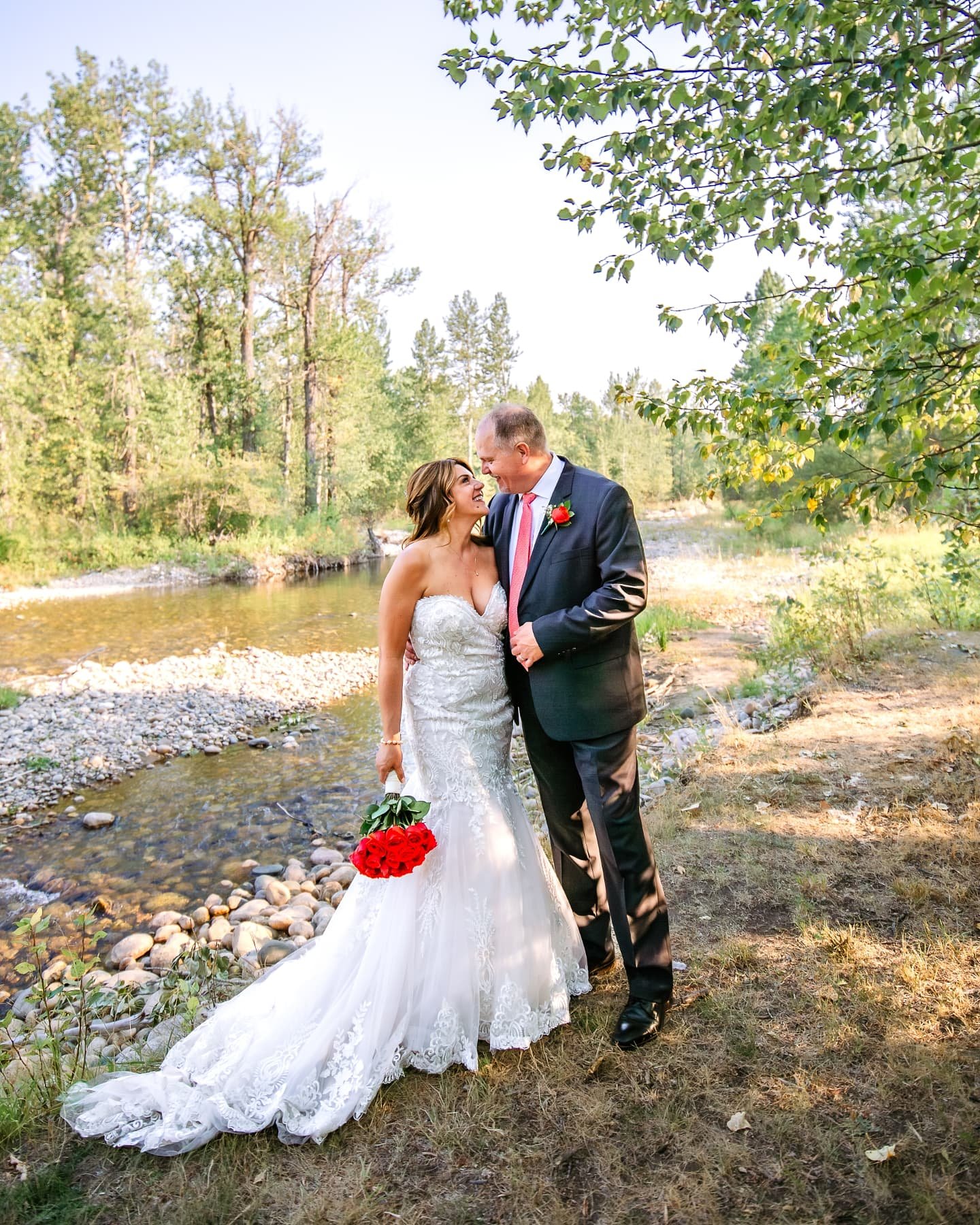 Wed by the water ✨️🌊

#rockymtnbride #wyomingphotographer #yellowstone #elopementphotographer #weddingphotographer #codywyoming #codyyellowstone #beartoothmountains