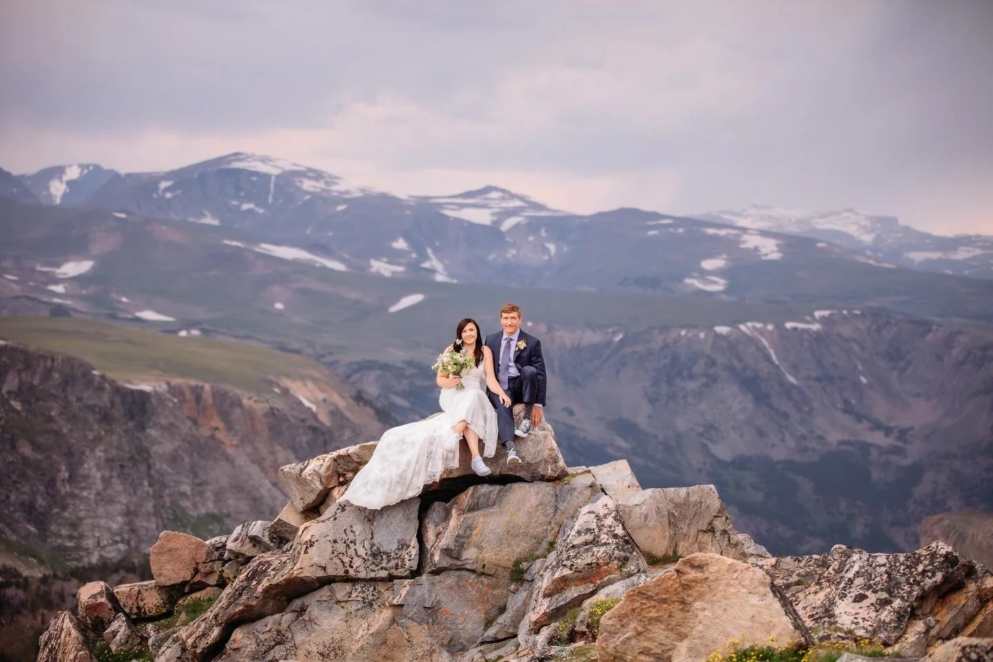 More elopements like this, please! 🥰
📸 2nd shooter for @entenmannphoto 
 
#wyomingelopement
#wyomingwedding 
#montanaelopementphotographer 
#rockymountainbride 
#montanabride