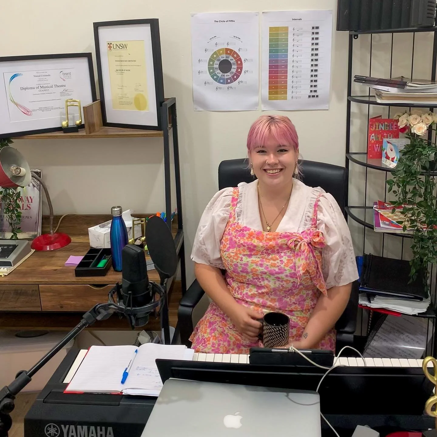 Did you know the studio is open on Saturday? 

For all my singers who can&rsquo;t make it during the week, I am in the studio every Saturday from 9-1!🎶