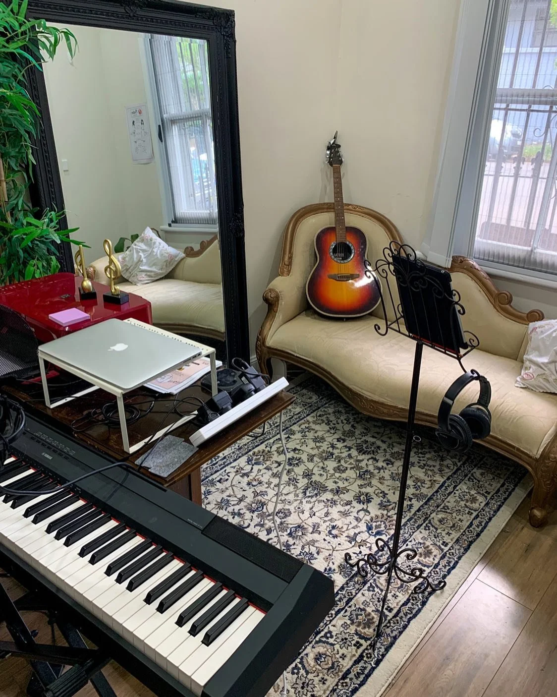 The Voice Box has moved! Welcome to the new studio, now located in Glebe. 

Lessons are back on the 17th of January, see you all very soon! 

Sinead🎶