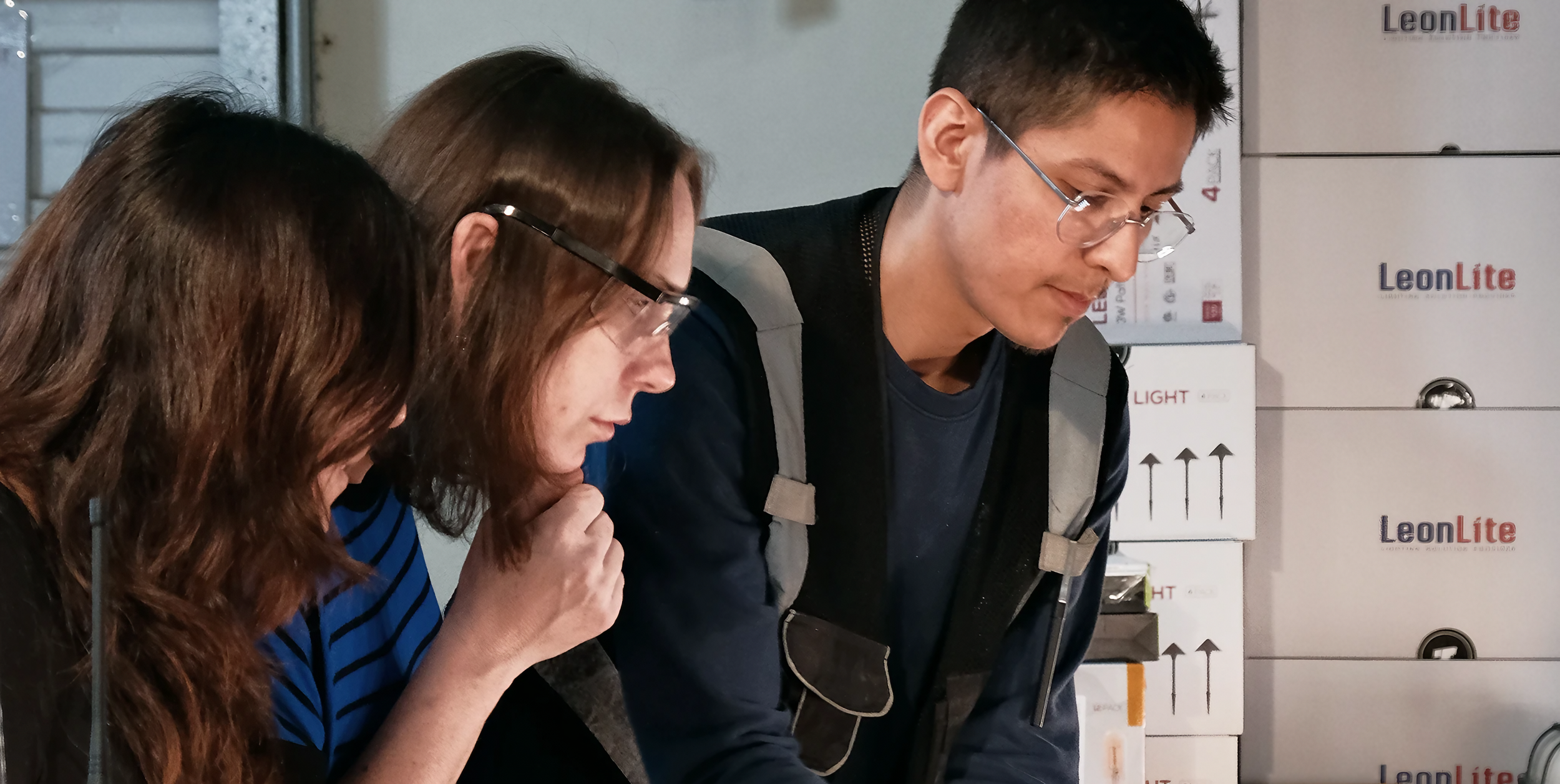 两个办公室，一条光路