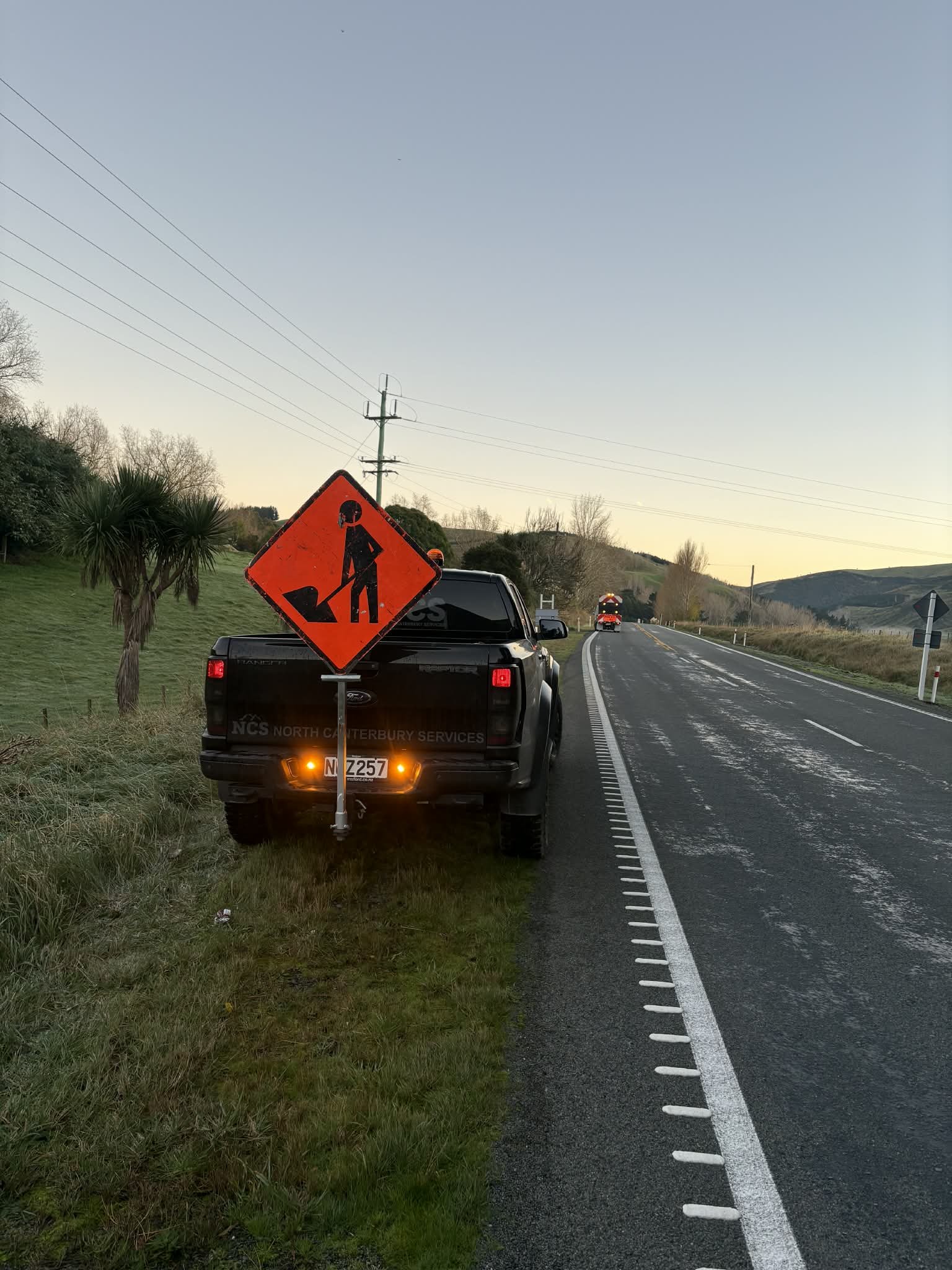 road signs, roading, new zealand, ute, traffic
