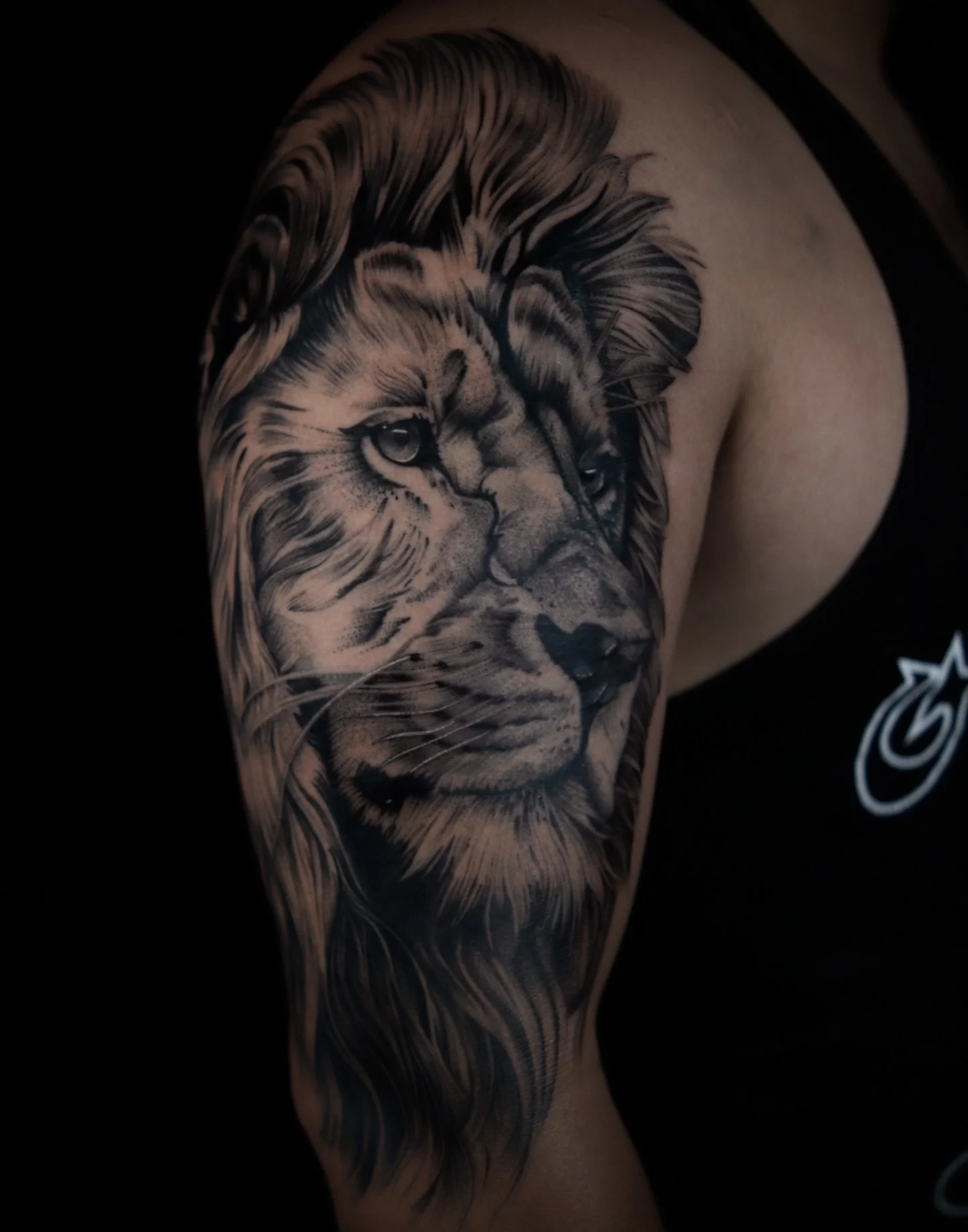 Realism lion tattoo finished by resident artist @justinkarts 
He is currently booking for February and March. DM us or him directly to get on the books!
#tattoo #tattooartist #losangelestattooartist #venturatattooartist #simivalleytattoo #tattoostudi