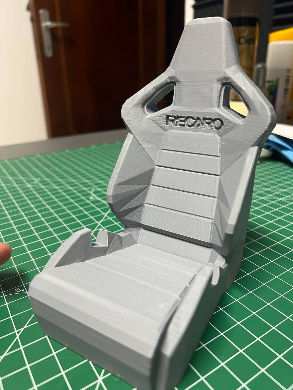 recaro-seat-phone-holder-959720-02.png