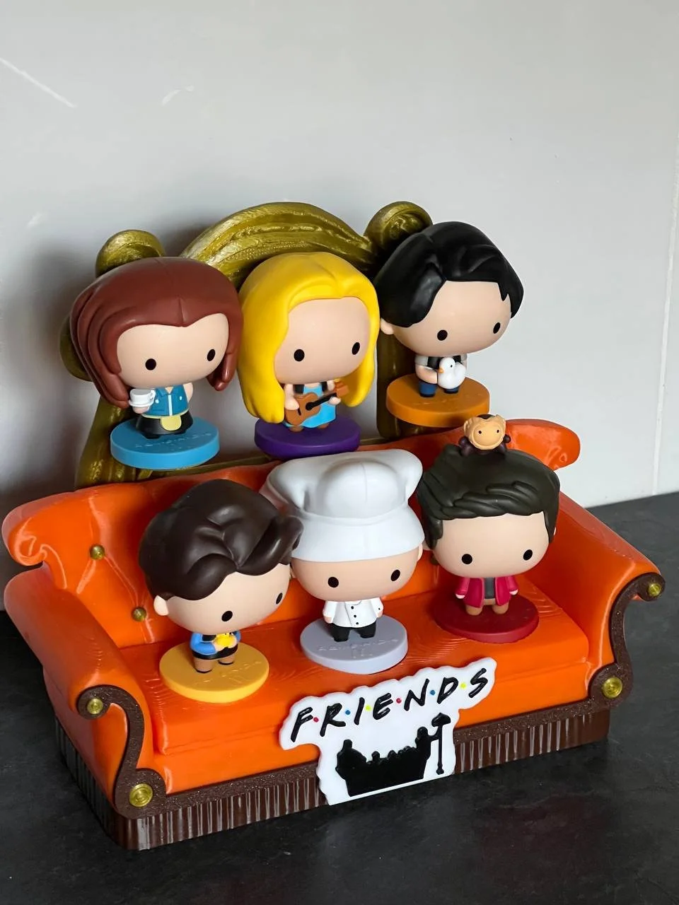 friends-couch-for-mcdonalds-figures-2263193-04.jpg