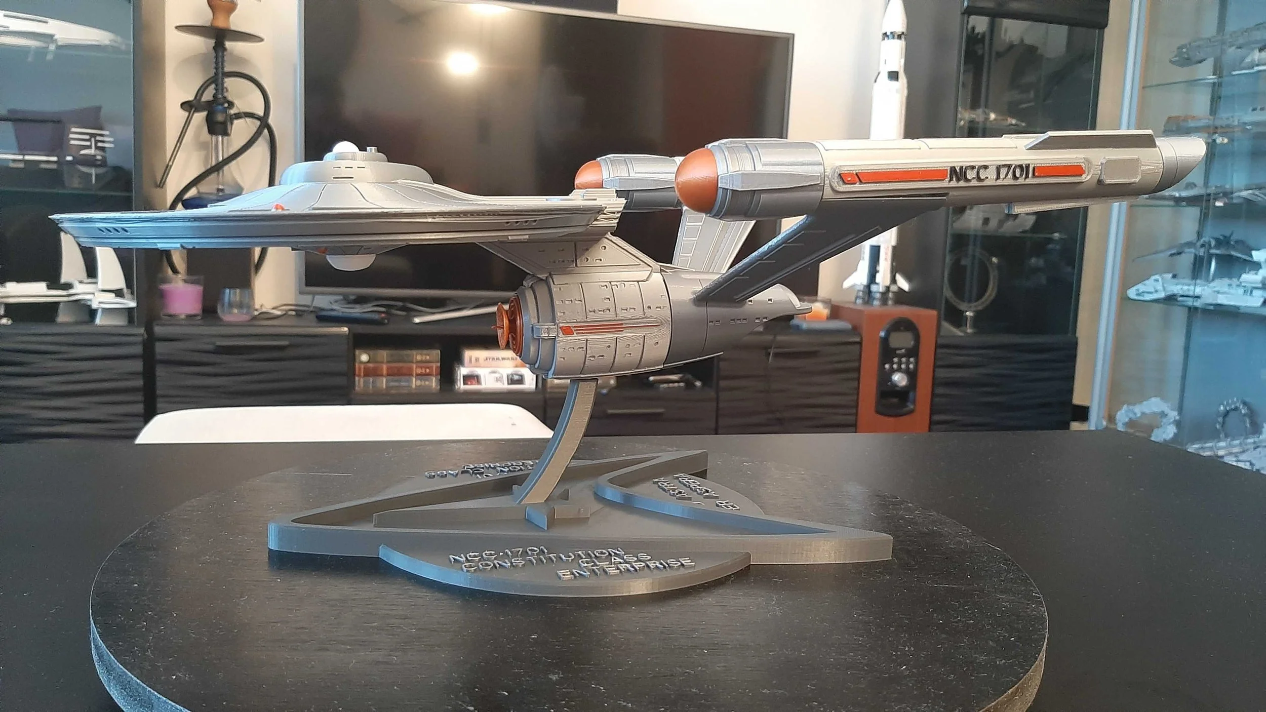 enterprise-constitution-class-76482-03.jpg
