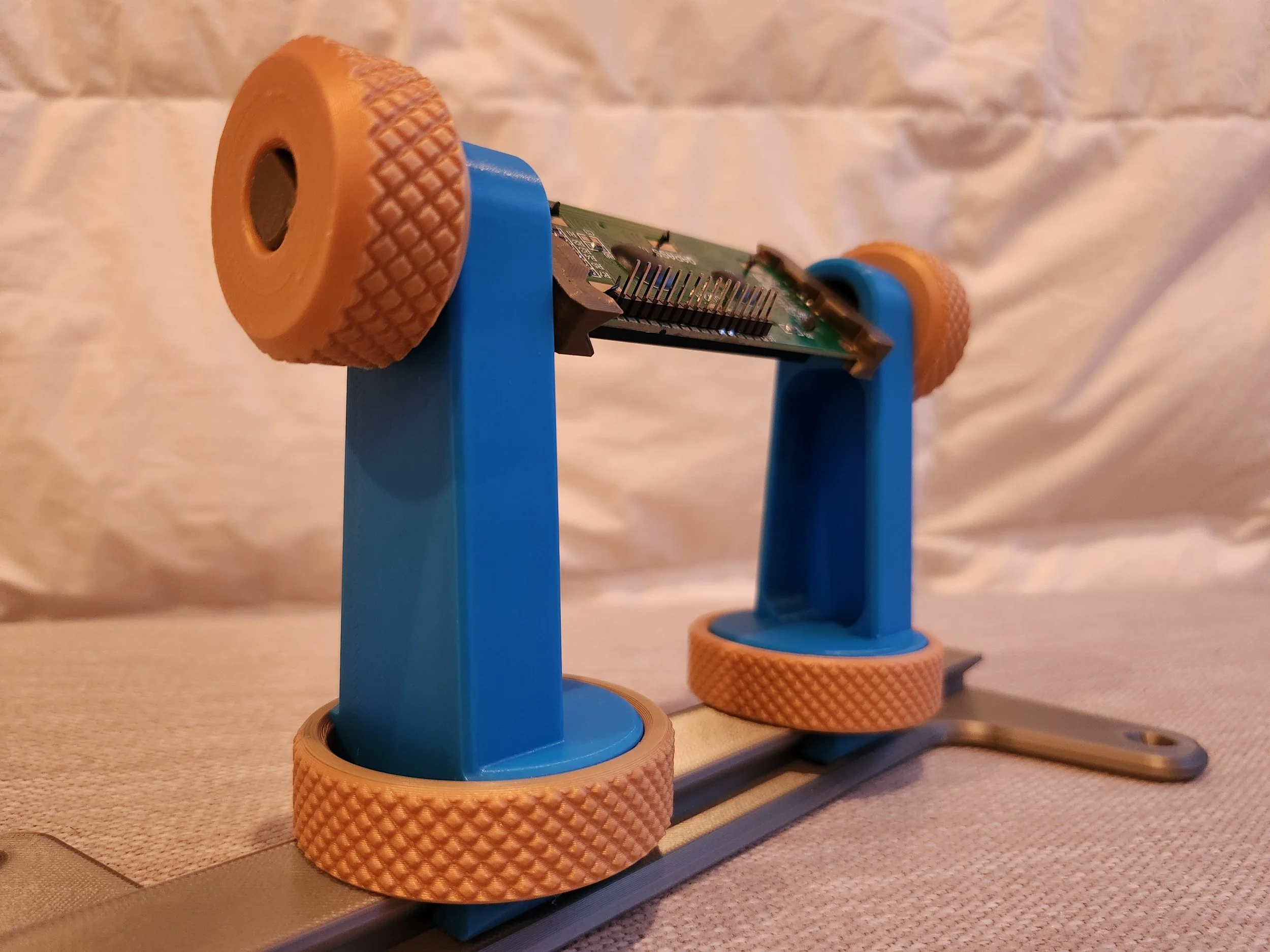 adjustable-pcb-holder-tool-159336-05.jpg
