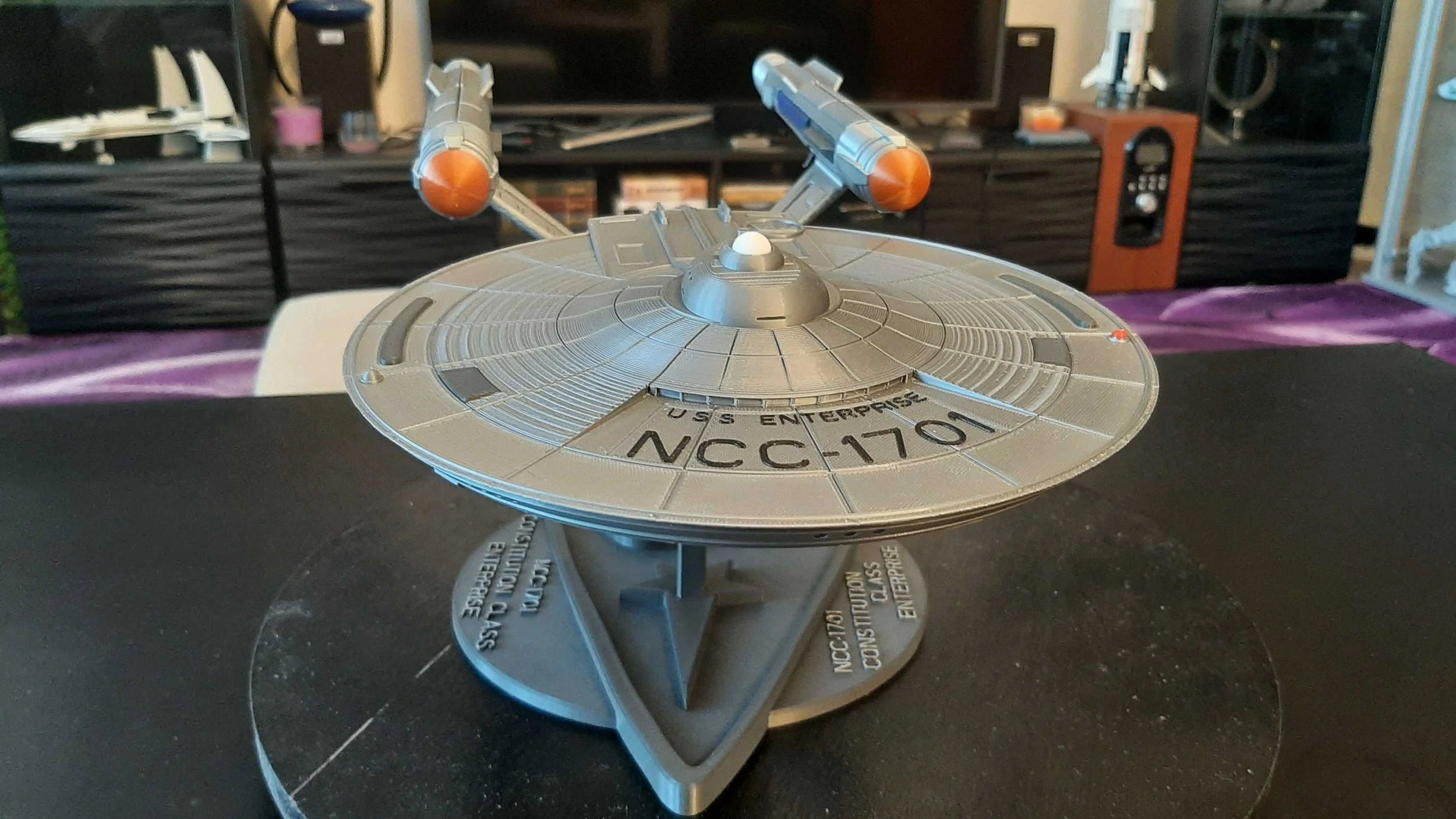 enterprise-constitution-class-76482-01.jpg