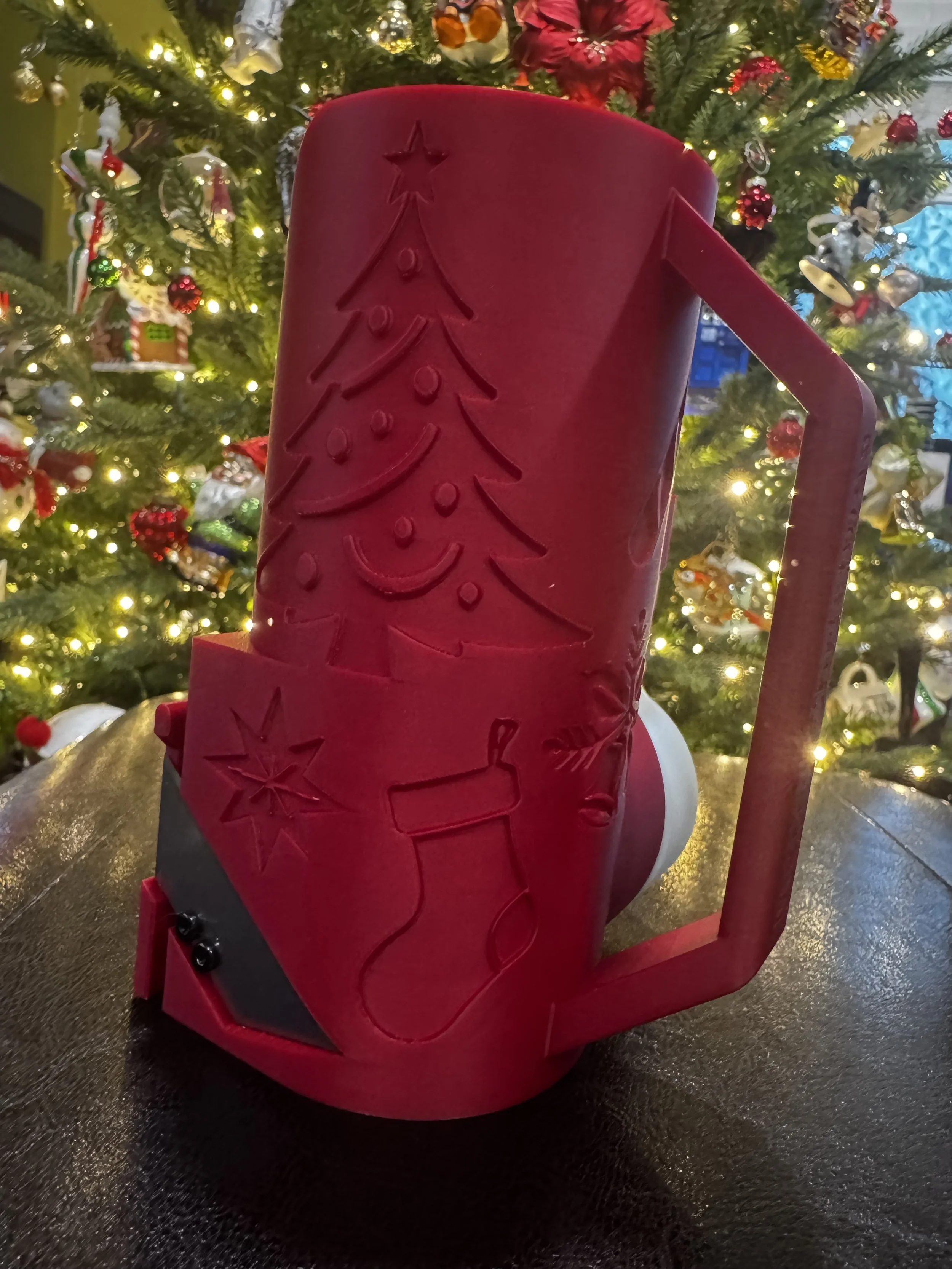 gift-wrap-cutter-deluxe-wrapping-paper-station-2111757-01.jpg