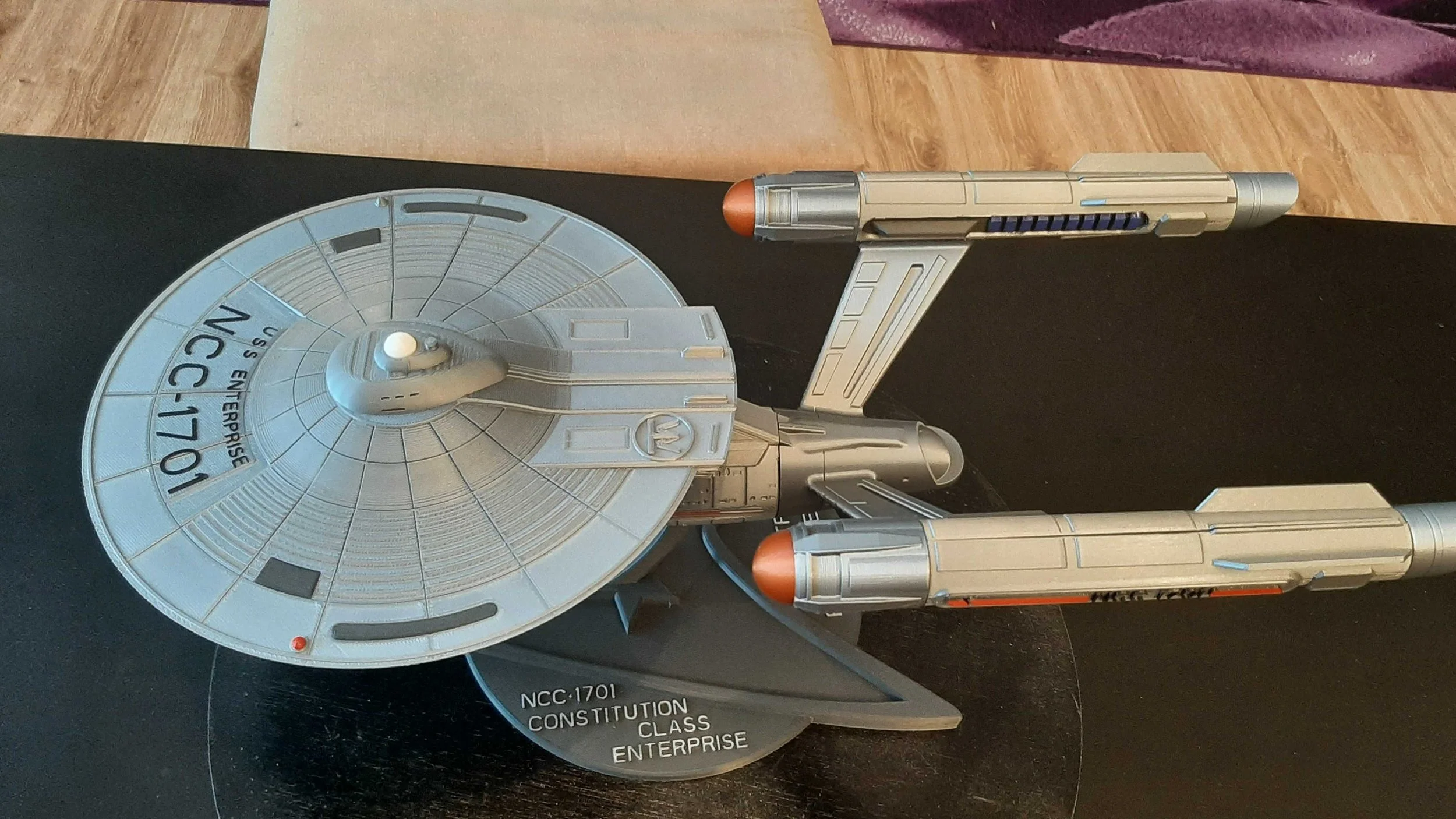 enterprise-constitution-class-76482-02.jpg
