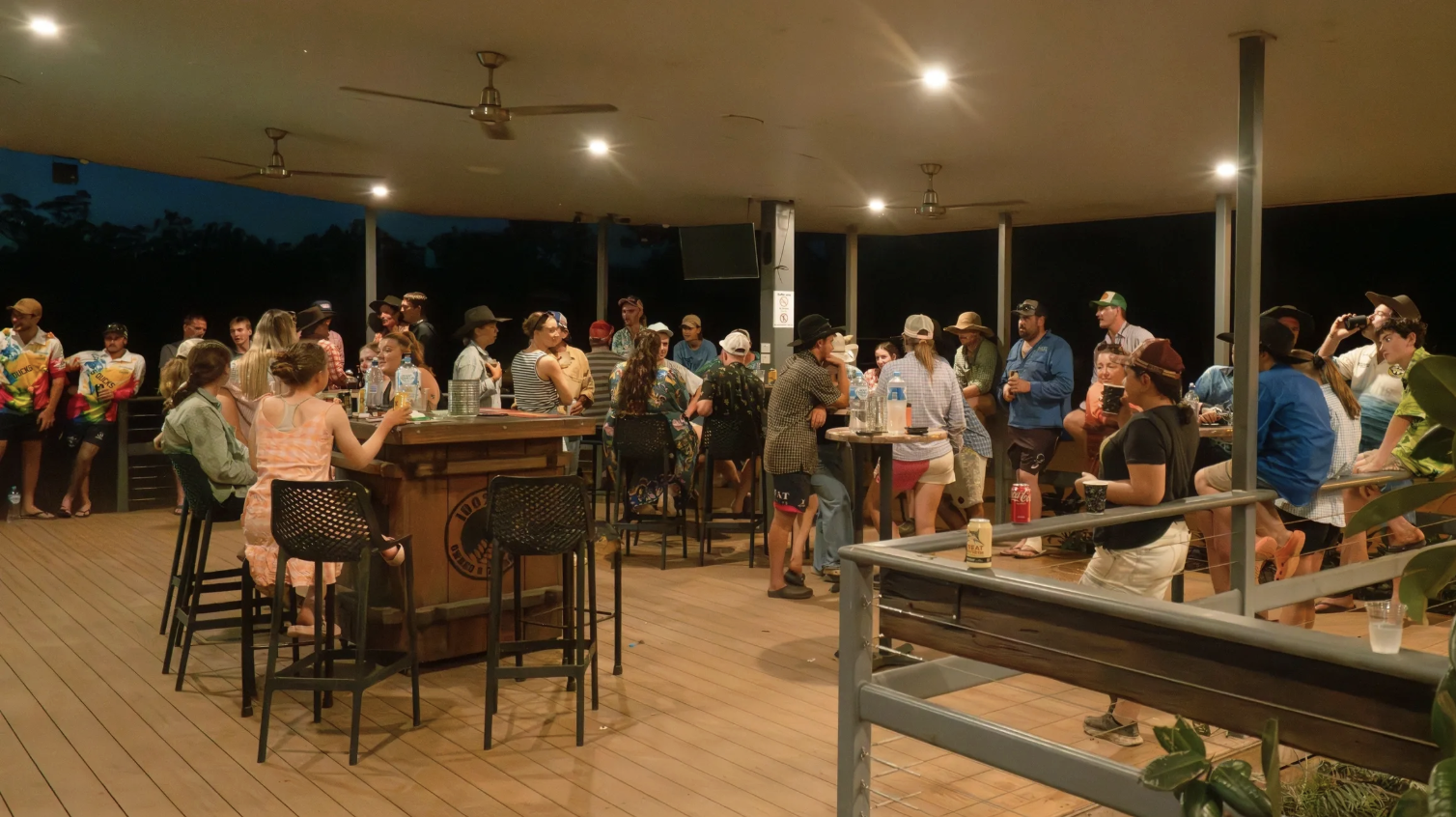 Heartbreak Hotel with a lot of customers