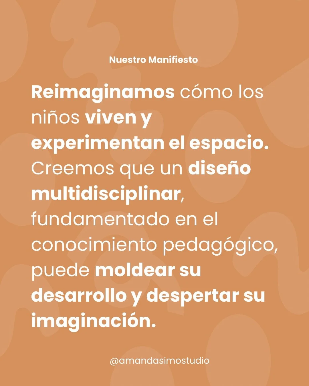 Creemos en un dise&ntilde;o que cuestiona las tendencias, que entiende a su poblaci&oacute;n, es multidisciplinario y poco convencional.
Creamos espacios que no solo acompa&ntilde;an el desarrollo infantil, sino que lo transforman a trav&eacute;s de 