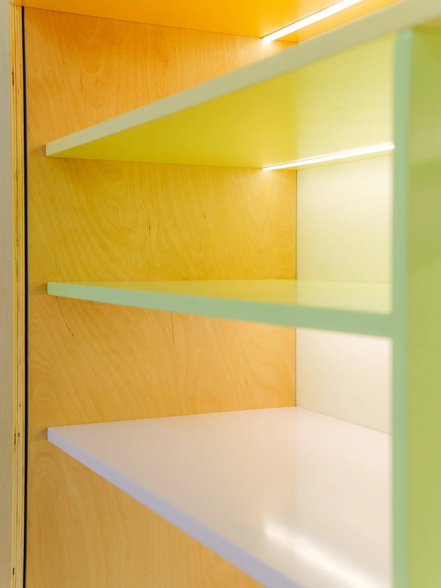 Lineas, luz, orden, sostenibilidad.

#amandasimostudio 
#multidisciplinarydesign 
#architectureforkidsandfamilies
#neuroarchitecture